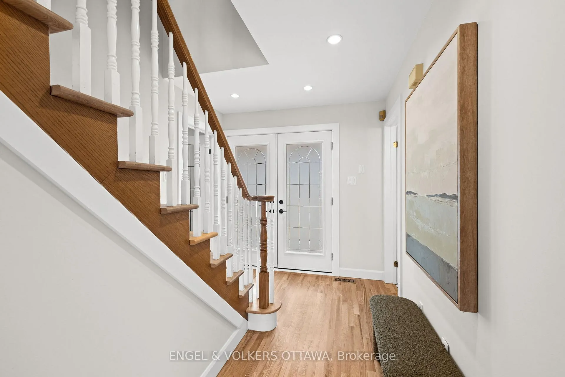 Photo 3 of 129 Corvinelli Crescent, Russell, Village of Russell — HOMEH