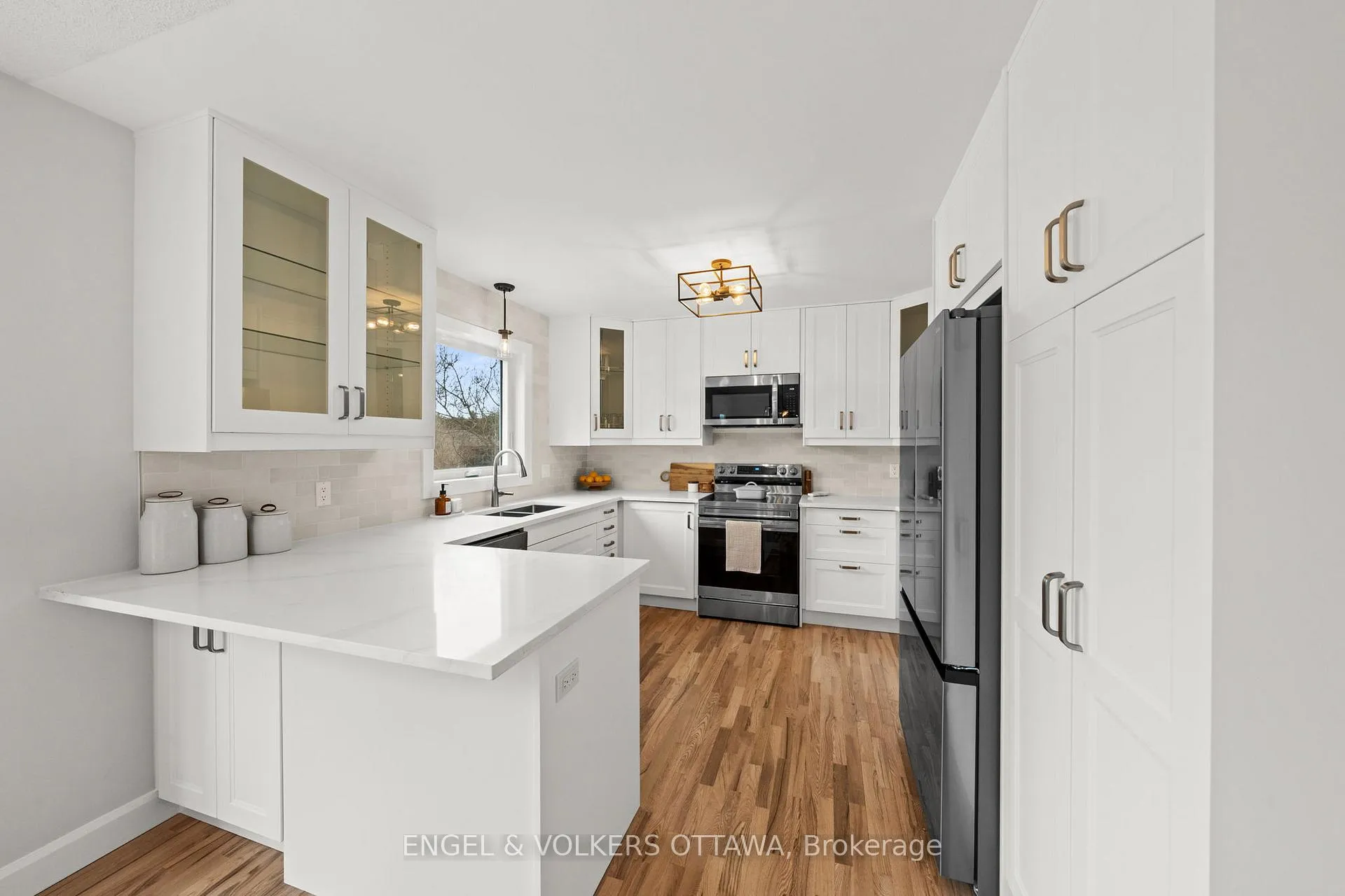 Photo 6 of 129 Corvinelli Crescent, Russell, Village of Russell — HOMEH