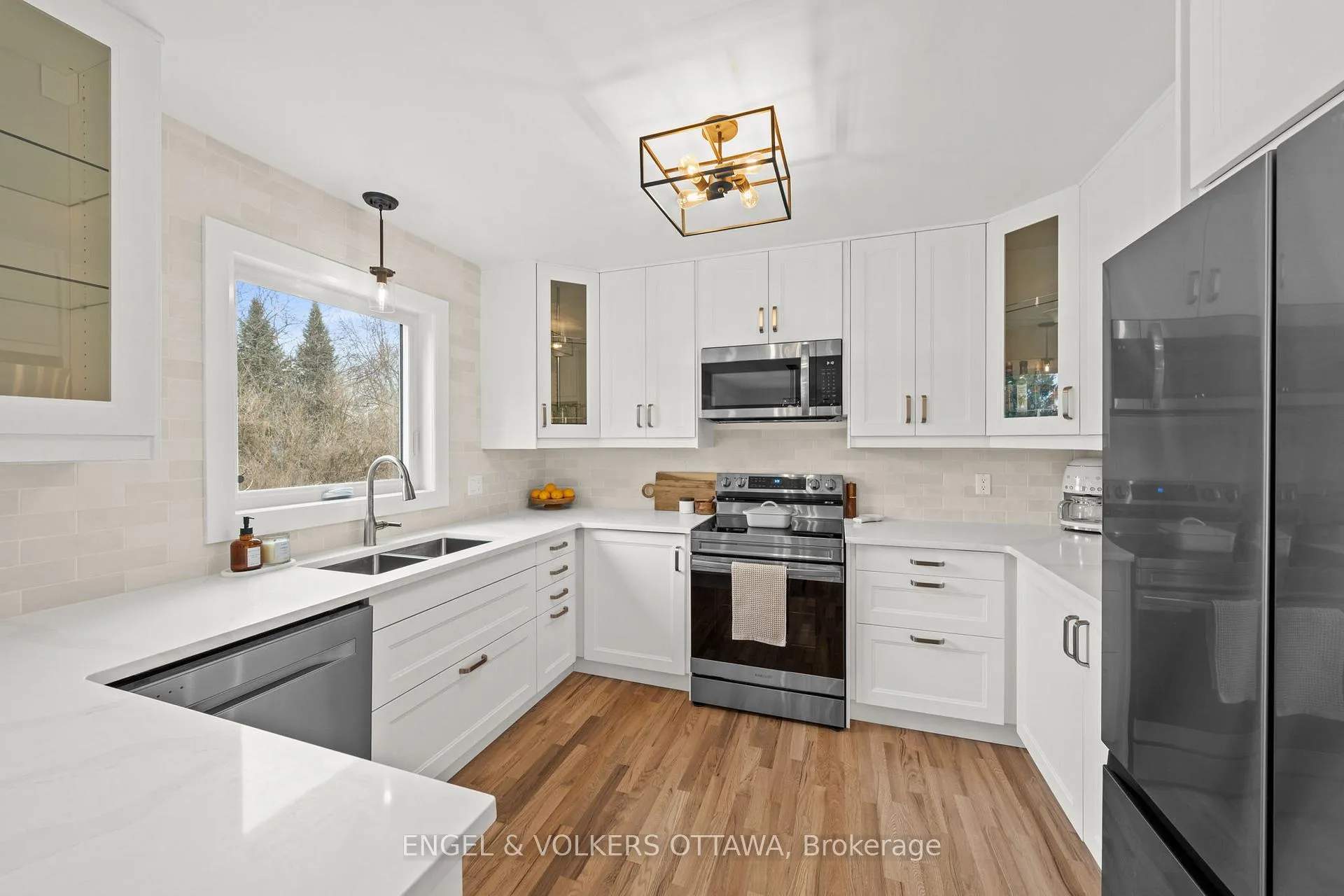 Photo 7 of 129 Corvinelli Crescent, Russell, Village of Russell — HOMEH