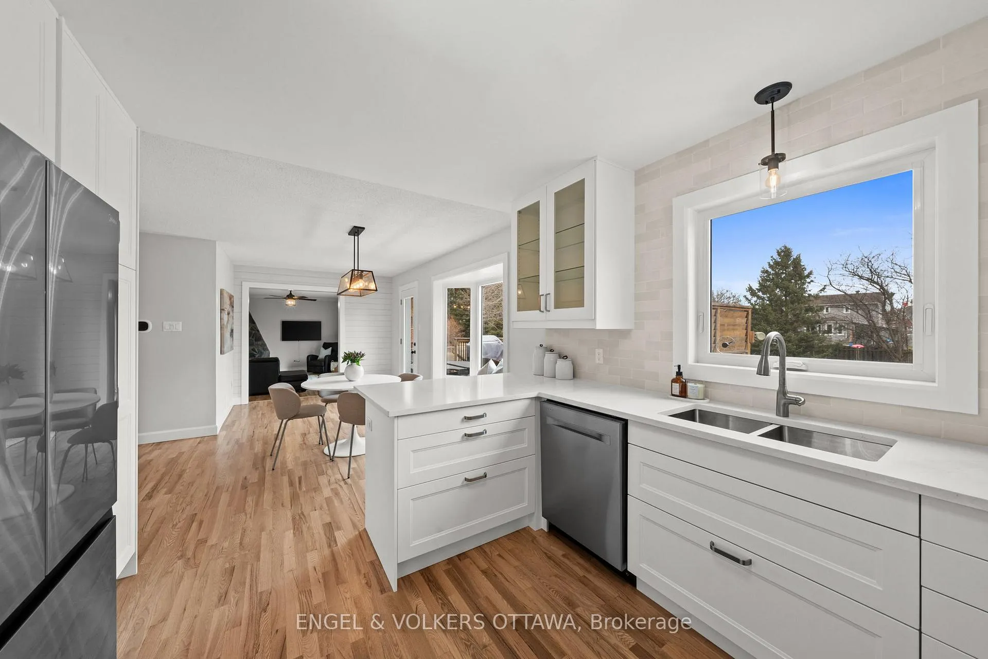 Photo 8 of 129 Corvinelli Crescent, Russell, Village of Russell — HOMEH