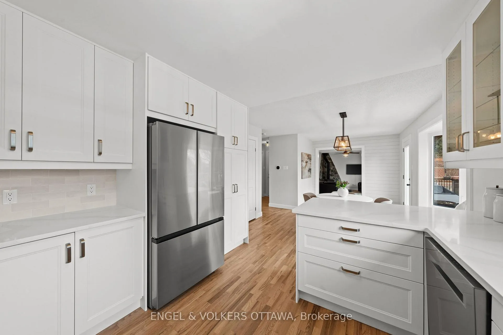 Photo 10 of 129 Corvinelli Crescent, Russell, Village of Russell — HOMEH