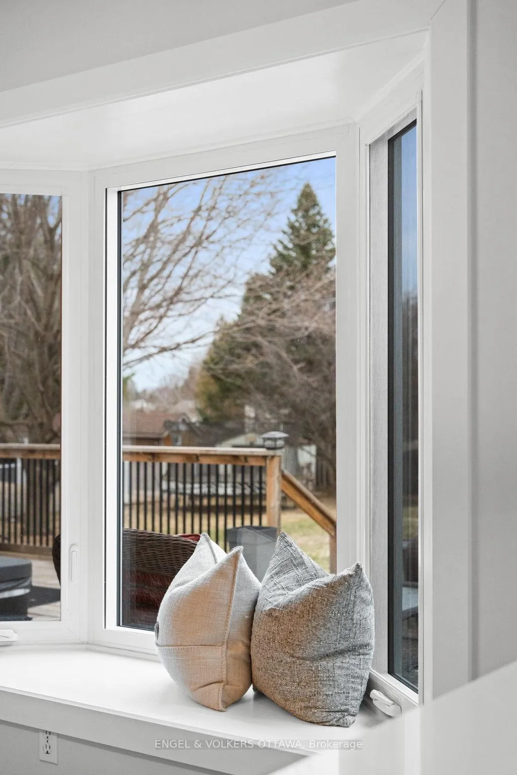 Photo 12 of 129 Corvinelli Crescent, Russell, Village of Russell — HOMEH