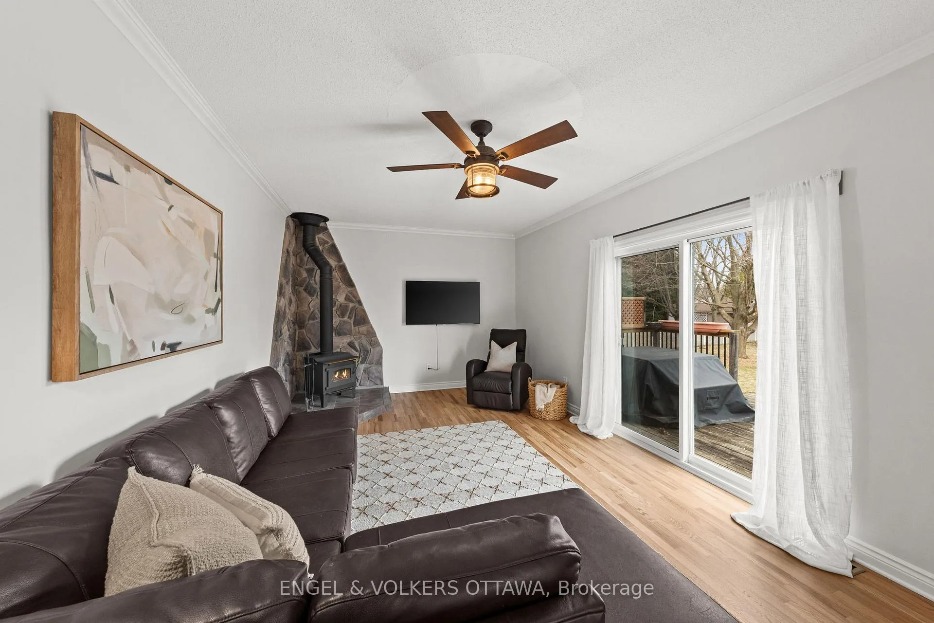 Photo 13 of 129 Corvinelli Crescent, Russell, Village of Russell — HOMEH