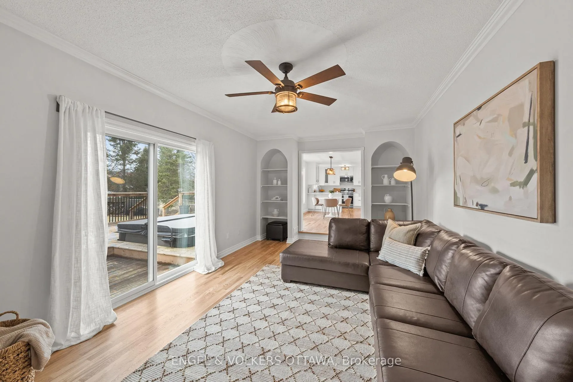 Photo 14 of 129 Corvinelli Crescent, Russell, Village of Russell — HOMEH