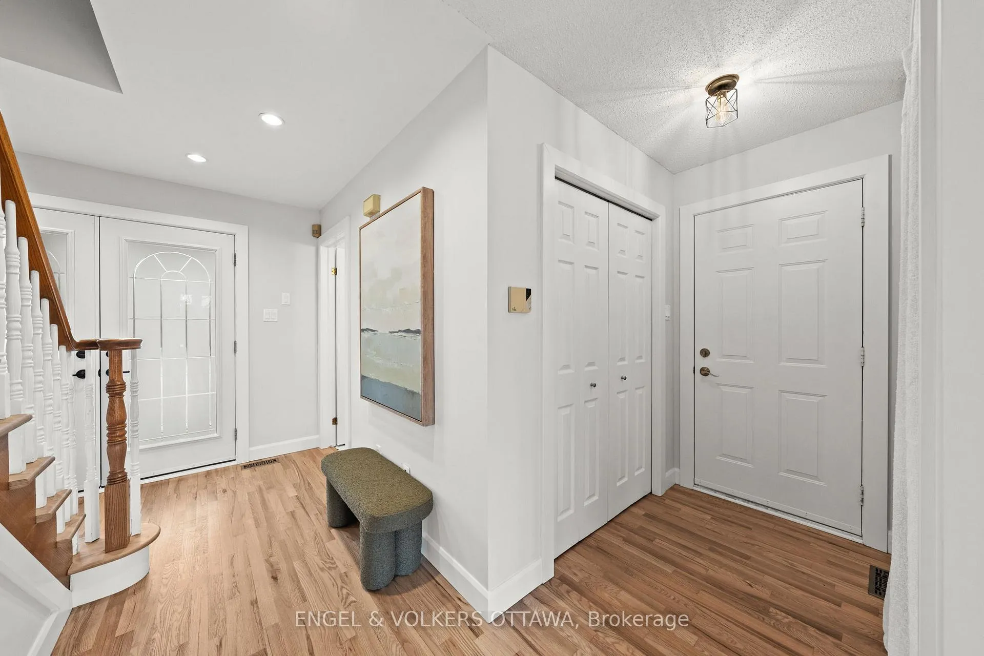 Photo 15 of 129 Corvinelli Crescent, Russell, Village of Russell — HOMEH