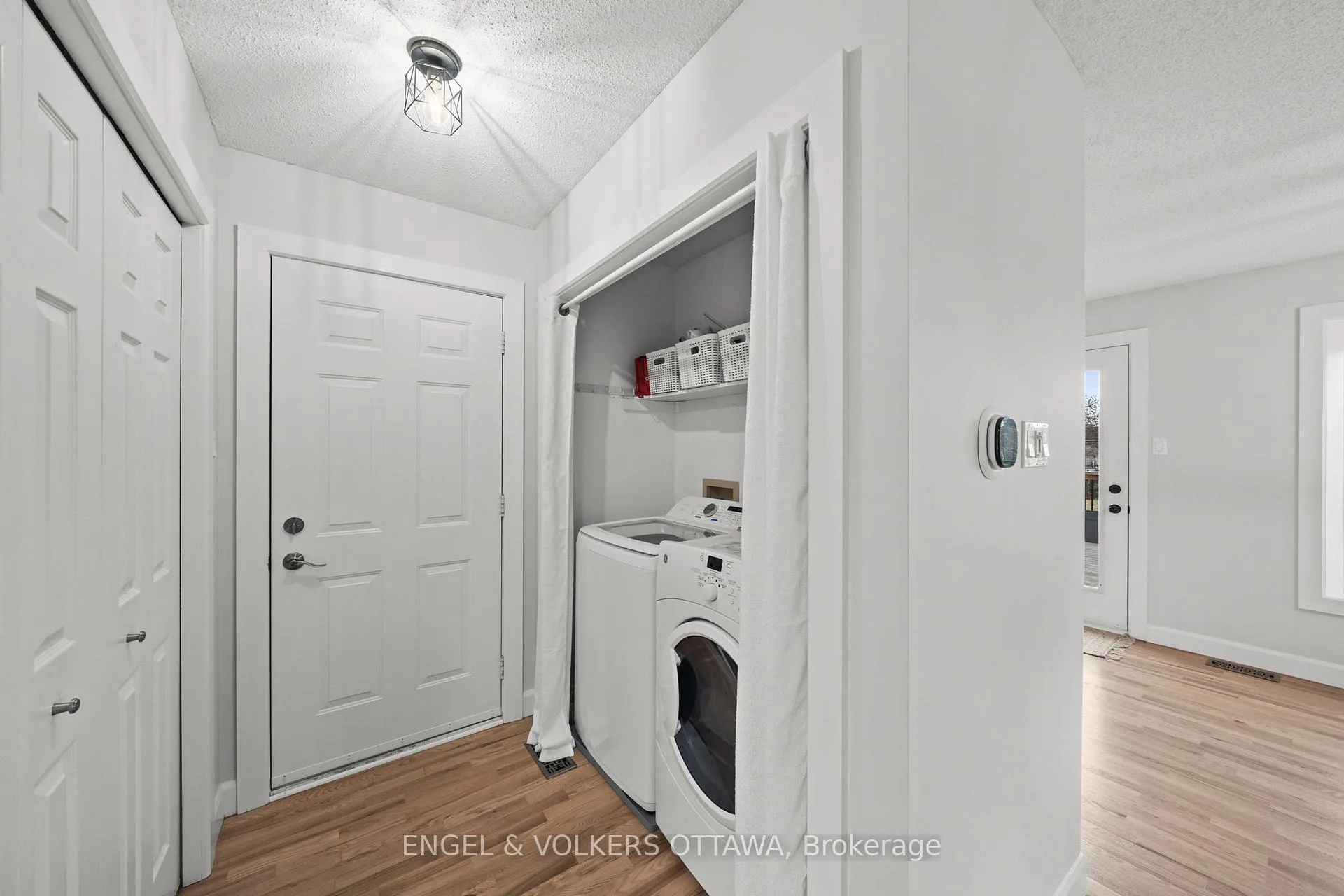 Photo 16 of 129 Corvinelli Crescent, Russell, Village of Russell — HOMEH