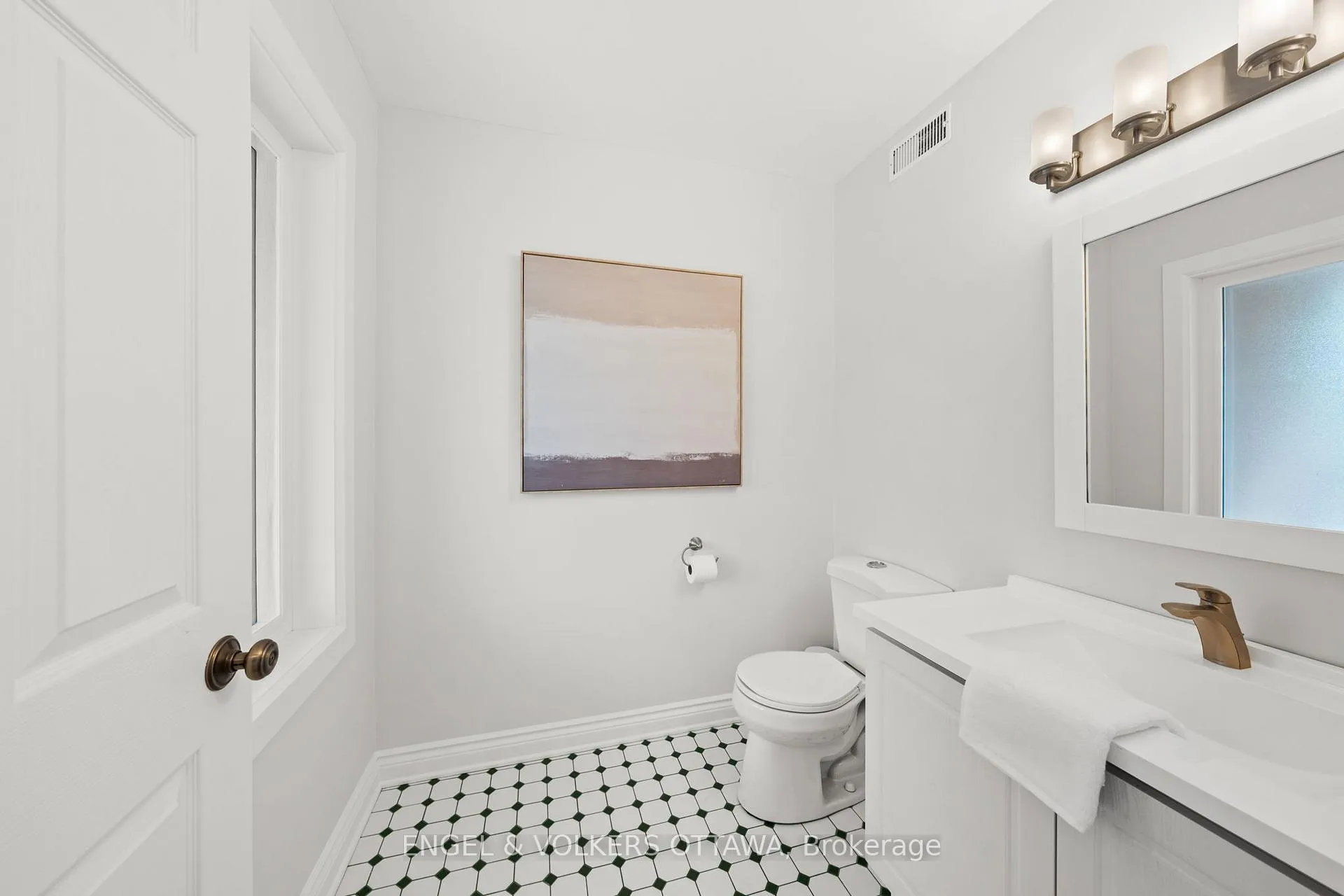 Photo 17 of 129 Corvinelli Crescent, Russell, Village of Russell — HOMEH