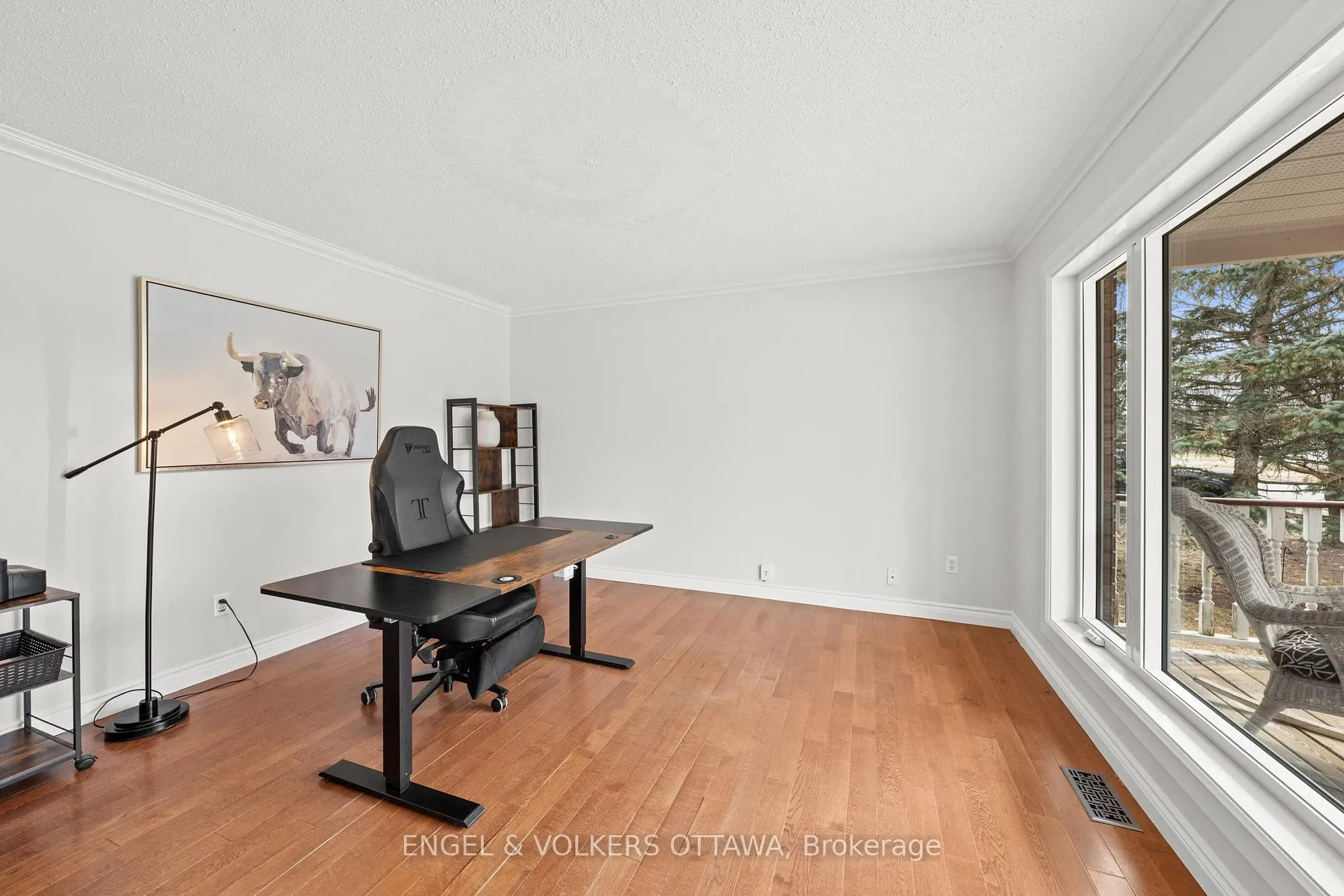 Photo 18 of 129 Corvinelli Crescent, Russell, Village of Russell — HOMEH