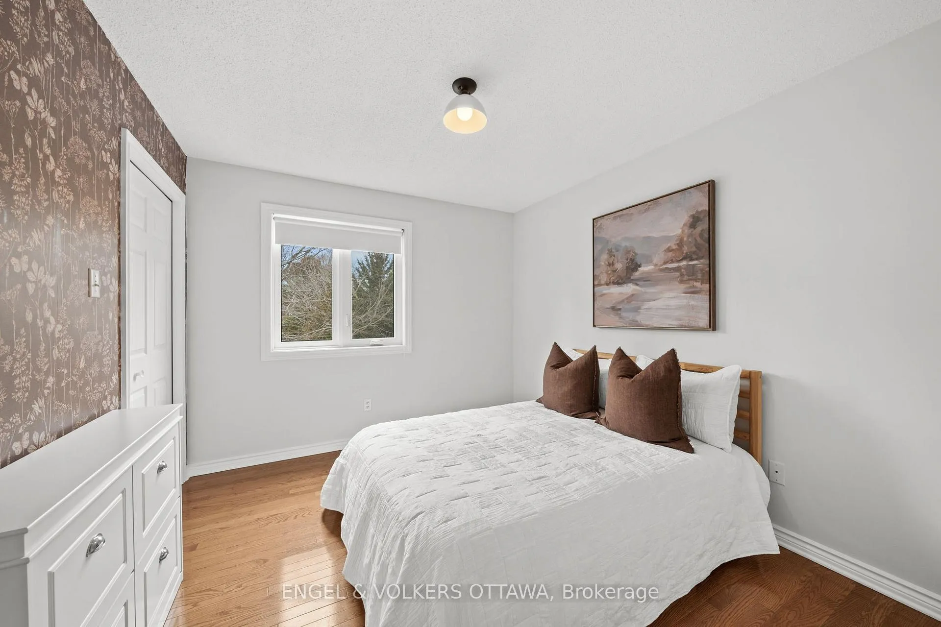 Photo 28 of 129 Corvinelli Crescent, Russell, Village of Russell — HOMEH