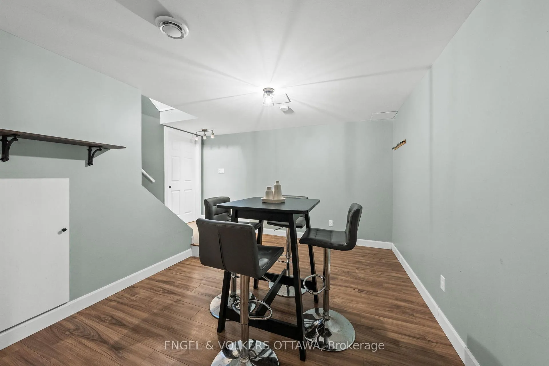 Photo 33 of 129 Corvinelli Crescent, Russell, Village of Russell — HOMEH