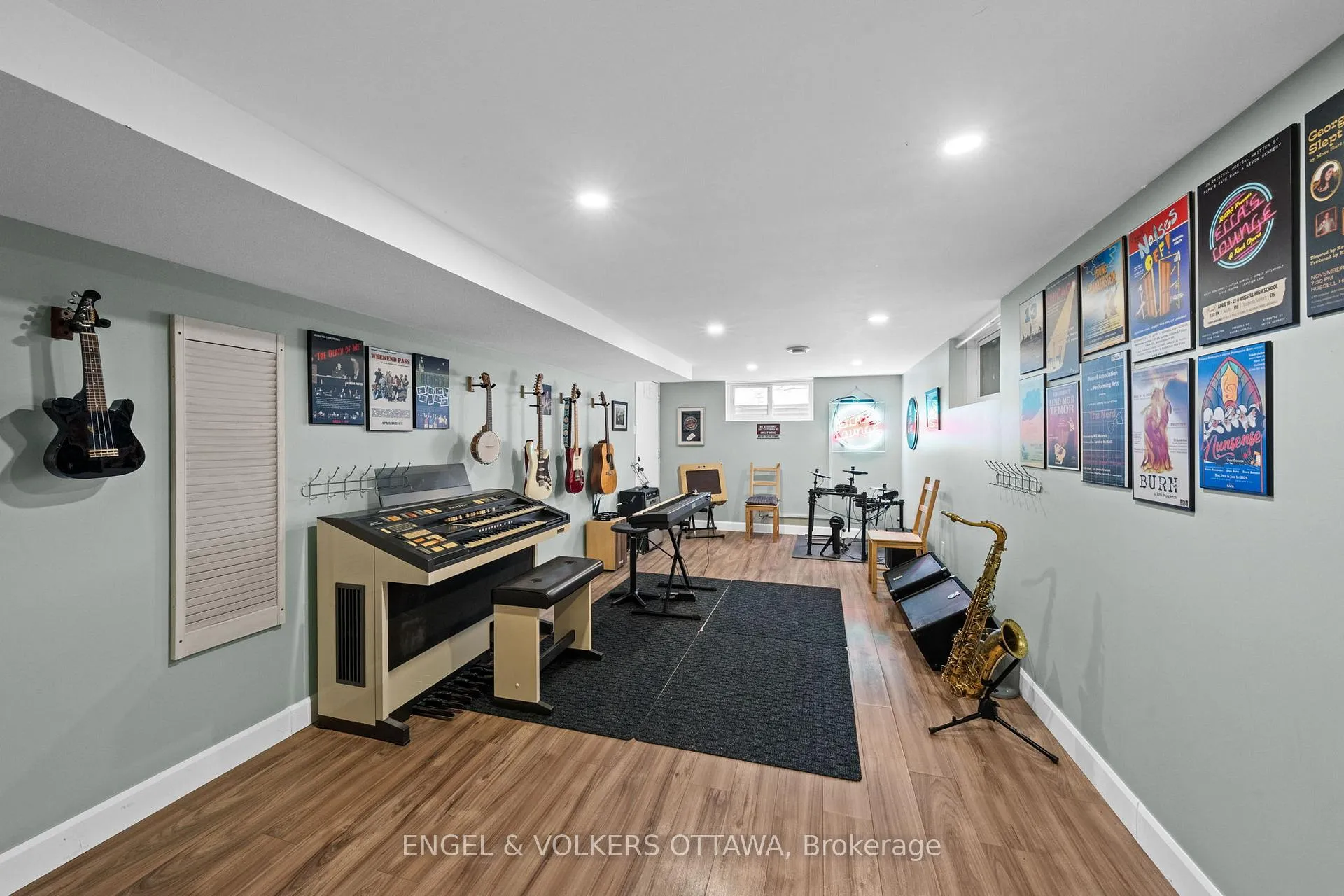 Photo 35 of 129 Corvinelli Crescent, Russell, Village of Russell — HOMEH