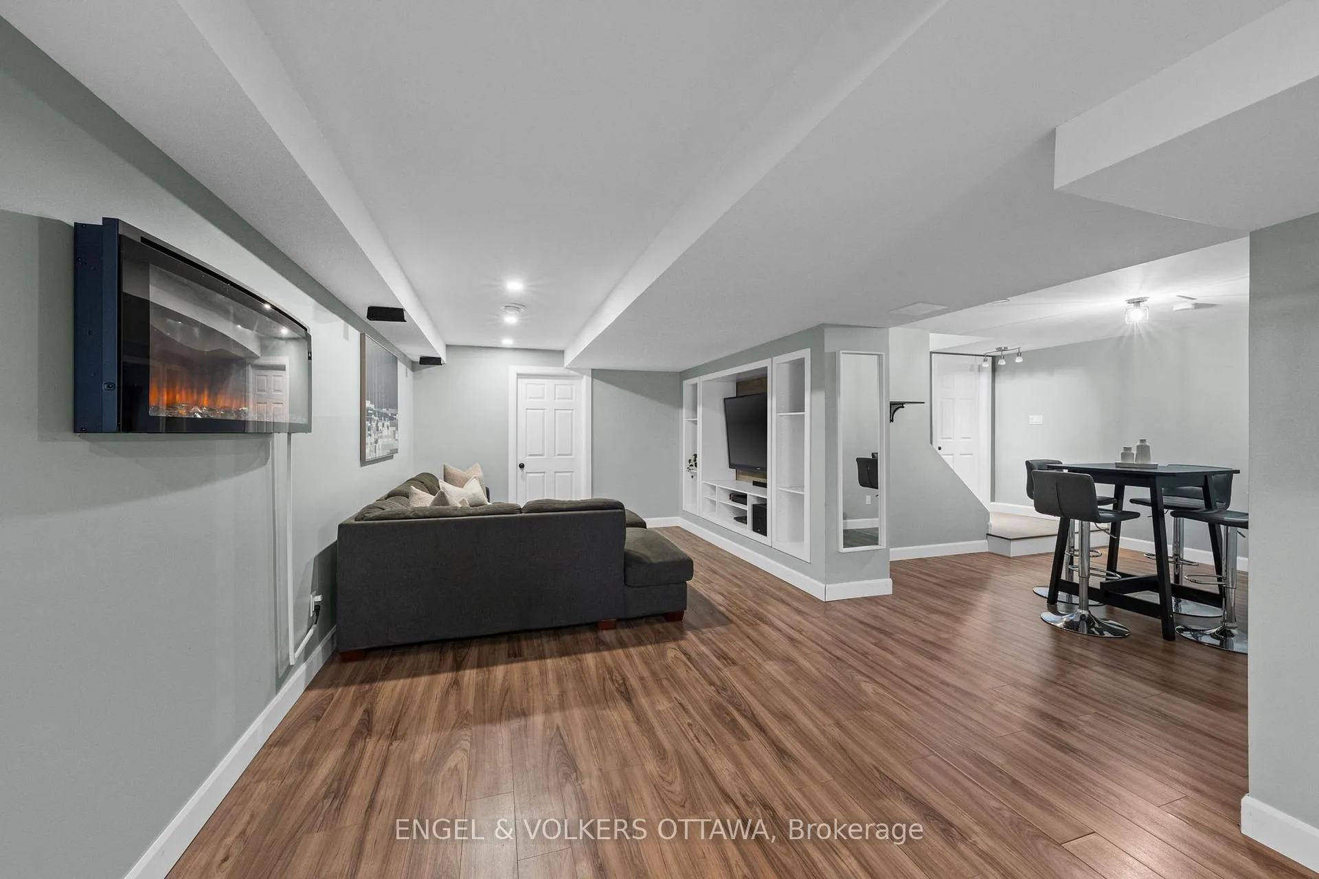Photo 36 of 129 Corvinelli Crescent, Russell, Village of Russell — HOMEH