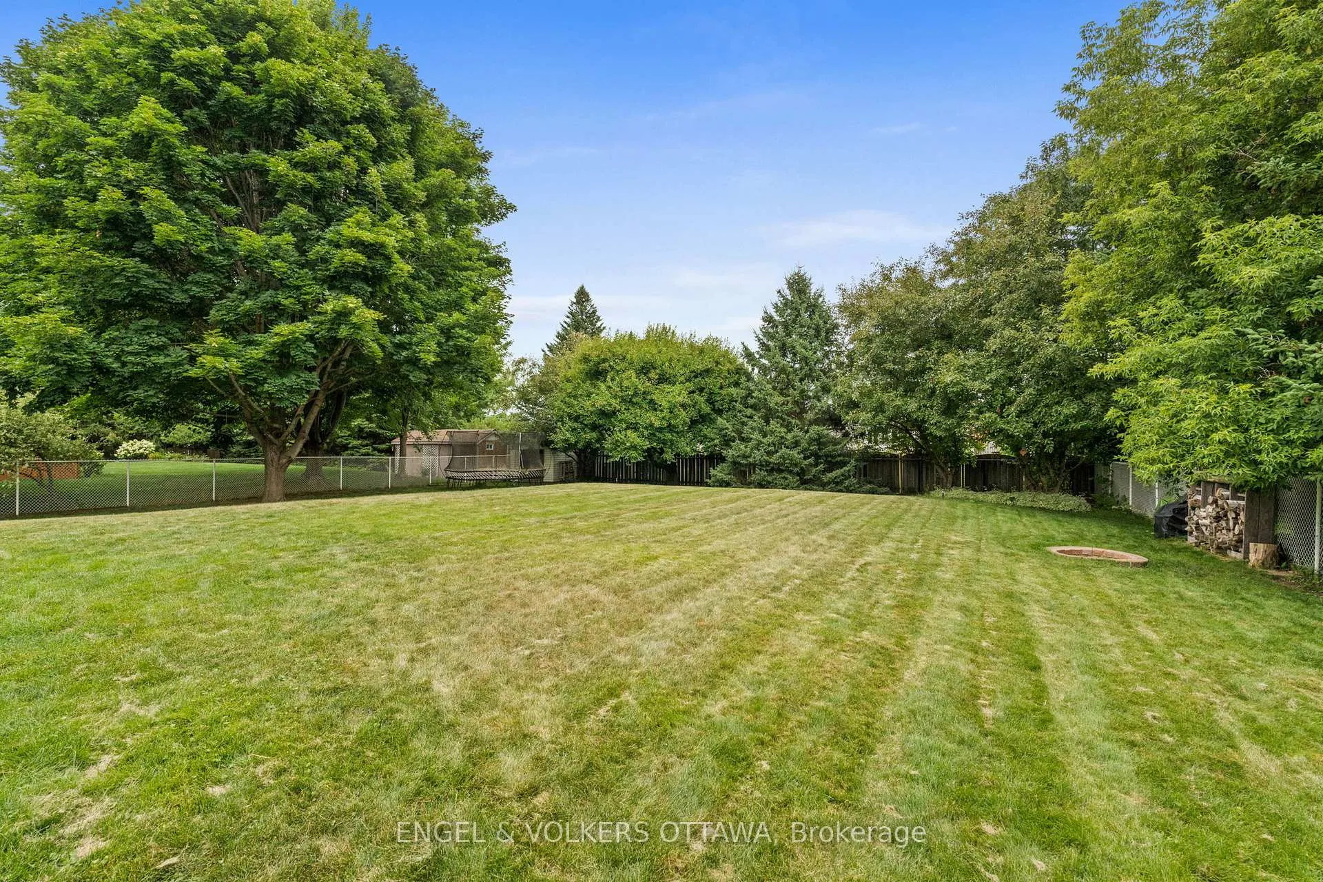 Photo 37 of 129 Corvinelli Crescent, Russell, Village of Russell — HOMEH