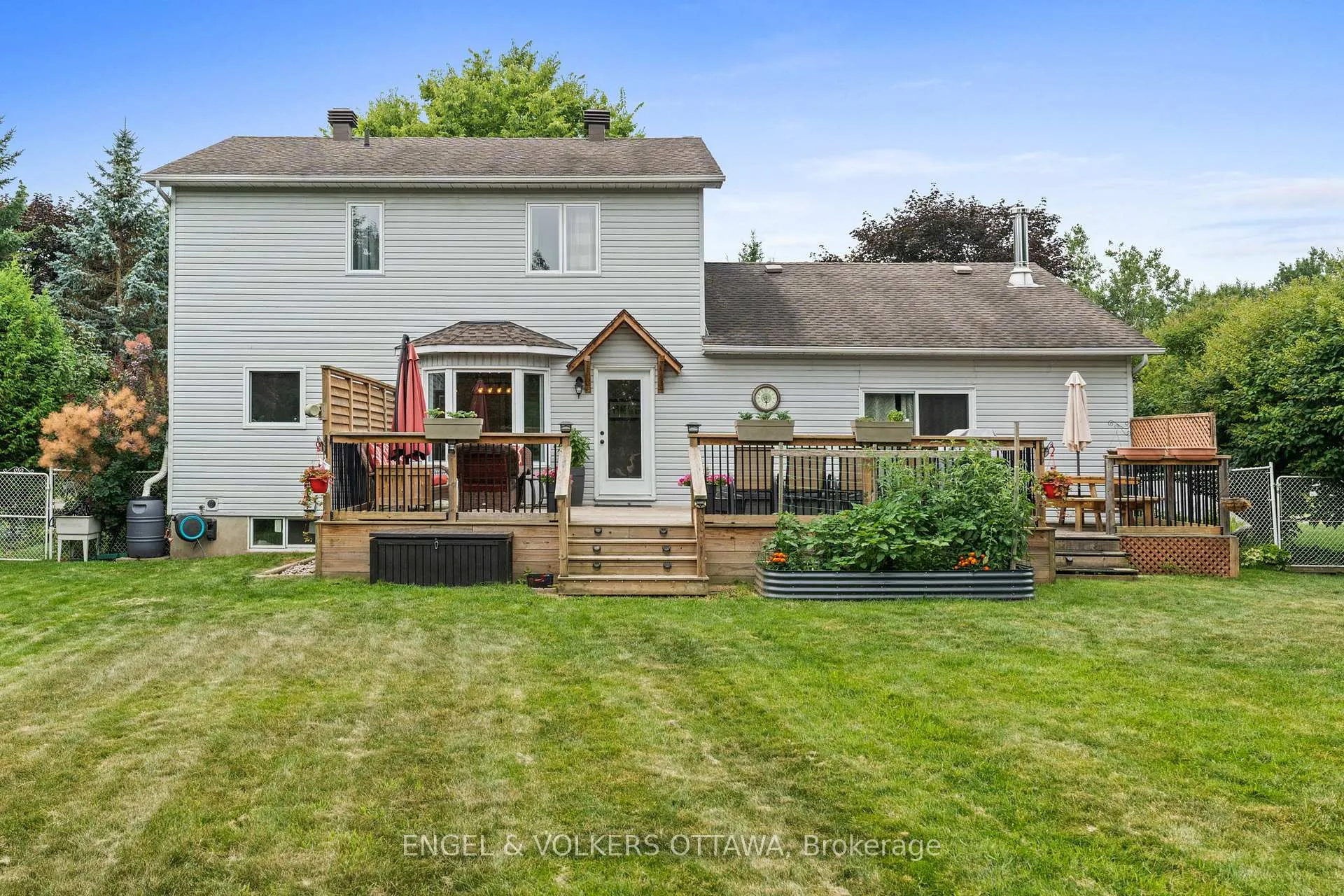 Photo 39 of 129 Corvinelli Crescent, Russell, Village of Russell — HOMEH