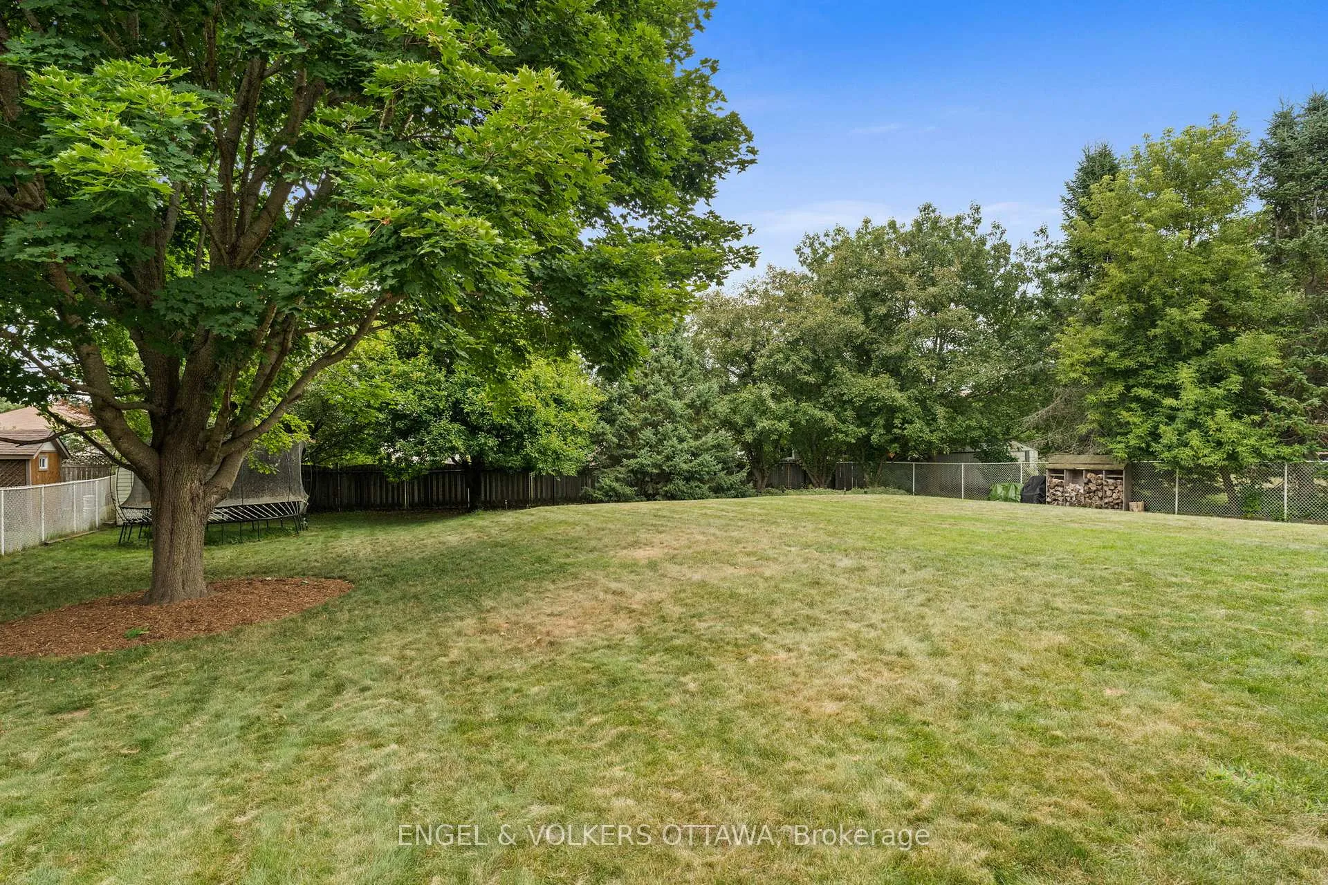 Photo 43 of 129 Corvinelli Crescent, Russell, Village of Russell — HOMEH