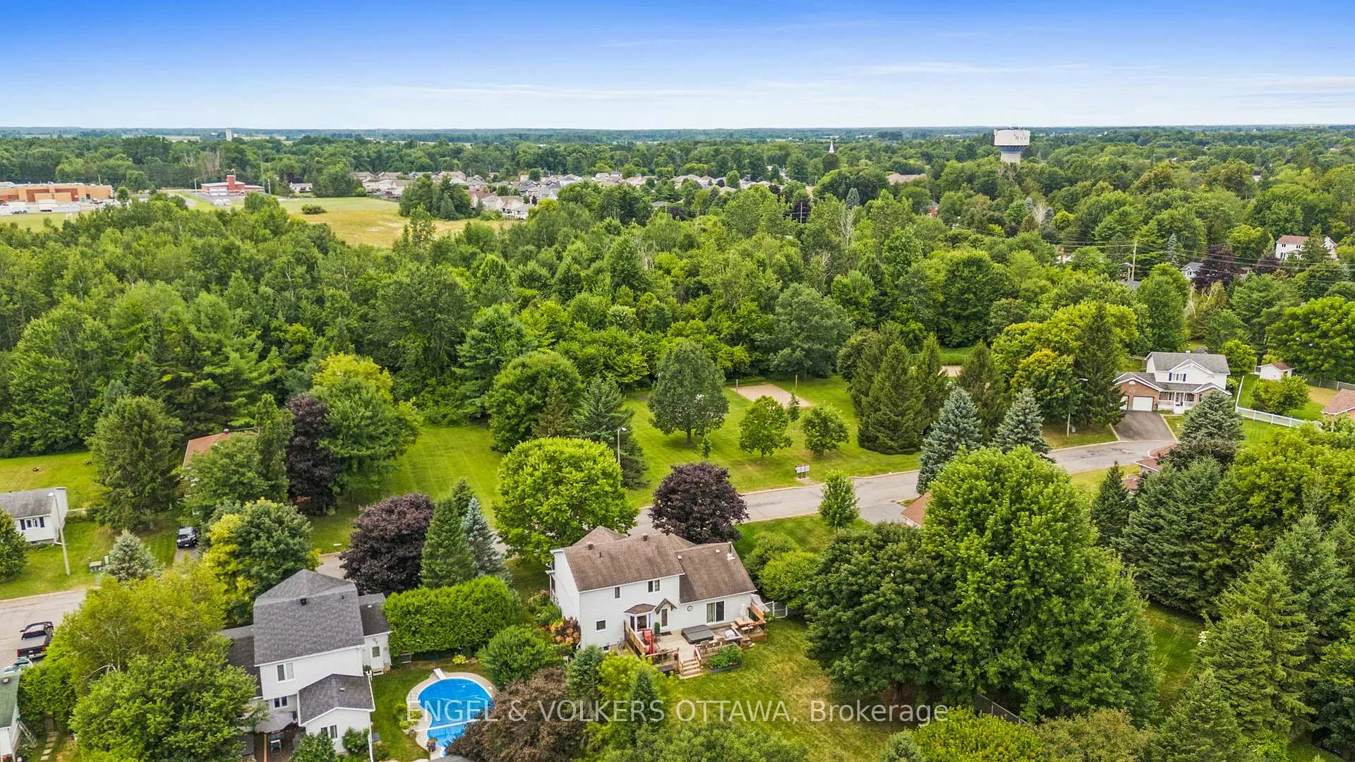 Photo 45 of 129 Corvinelli Crescent, Russell, Village of Russell — HOMEH