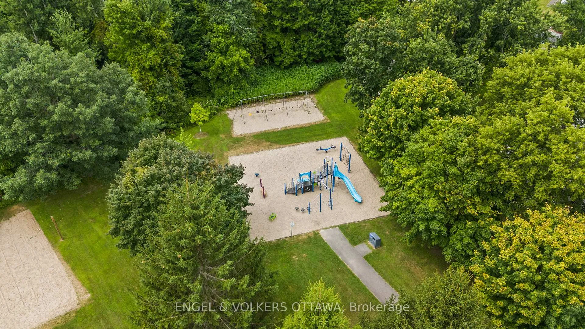 Photo 48 of 129 Corvinelli Crescent, Russell, Village of Russell — HOMEH