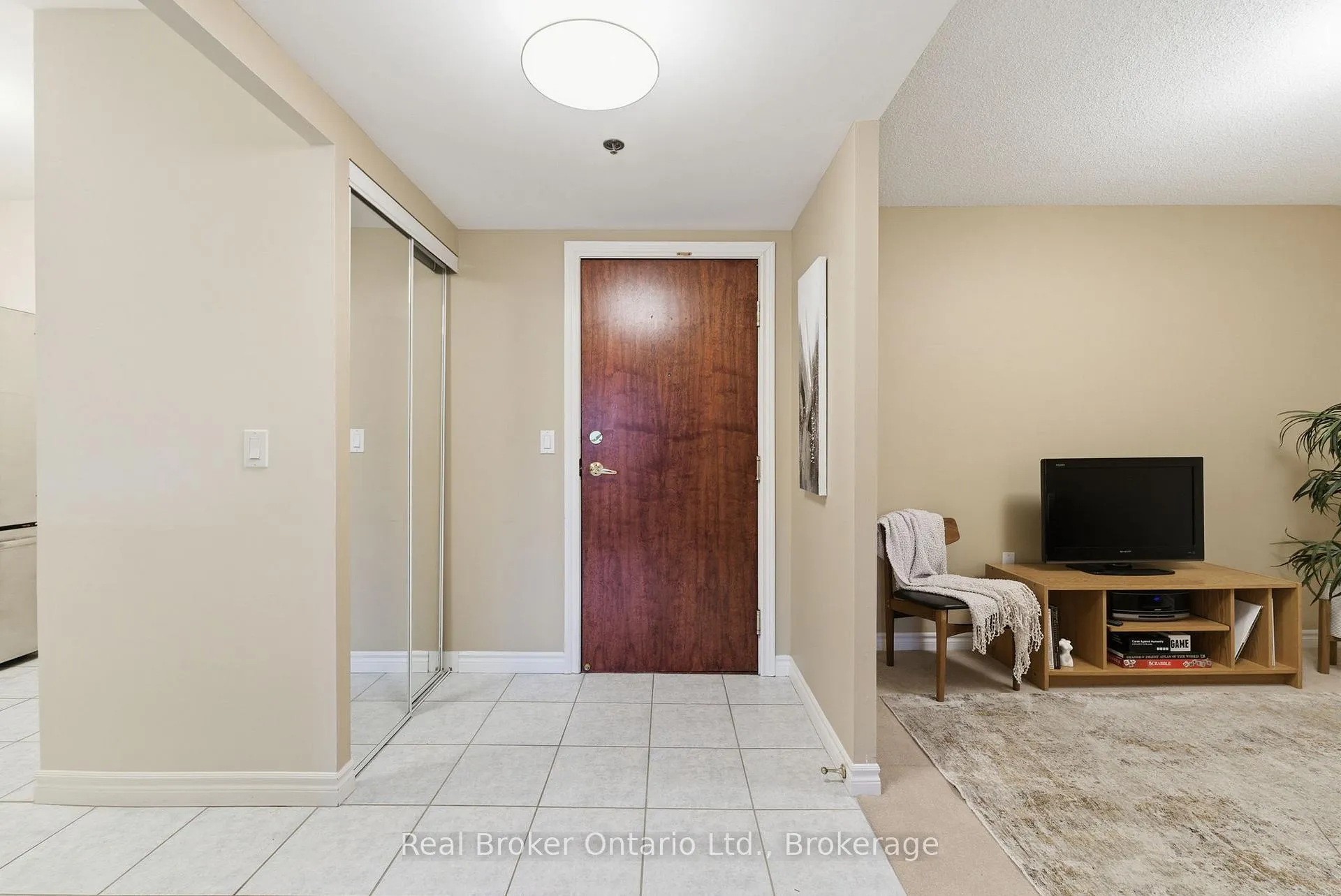 Photo 5 of Unit 1217, 100 Burloak Drive, Burlington, Appleby — HOMEH