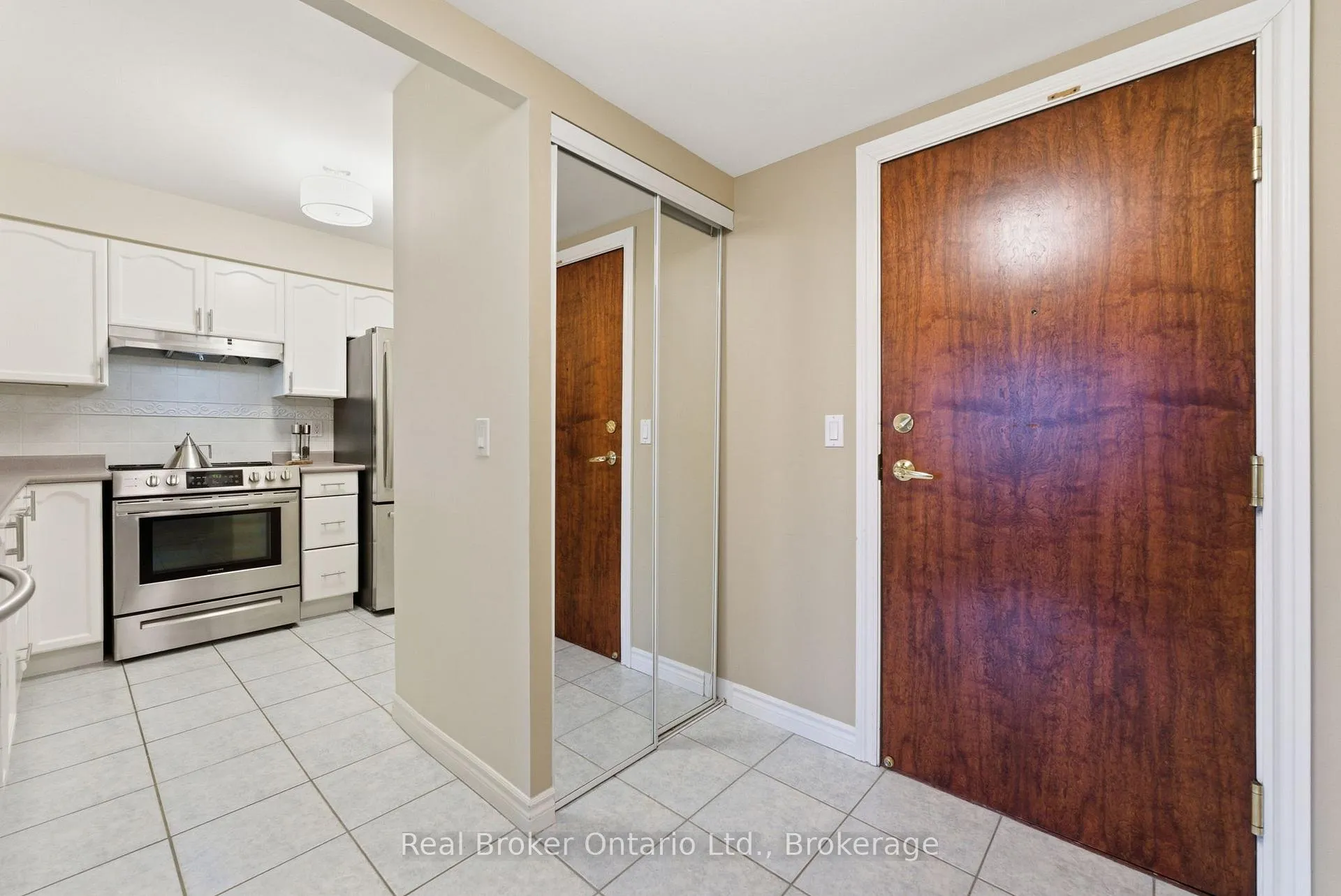 Photo 6 of Unit 1217, 100 Burloak Drive, Burlington, Appleby — HOMEH