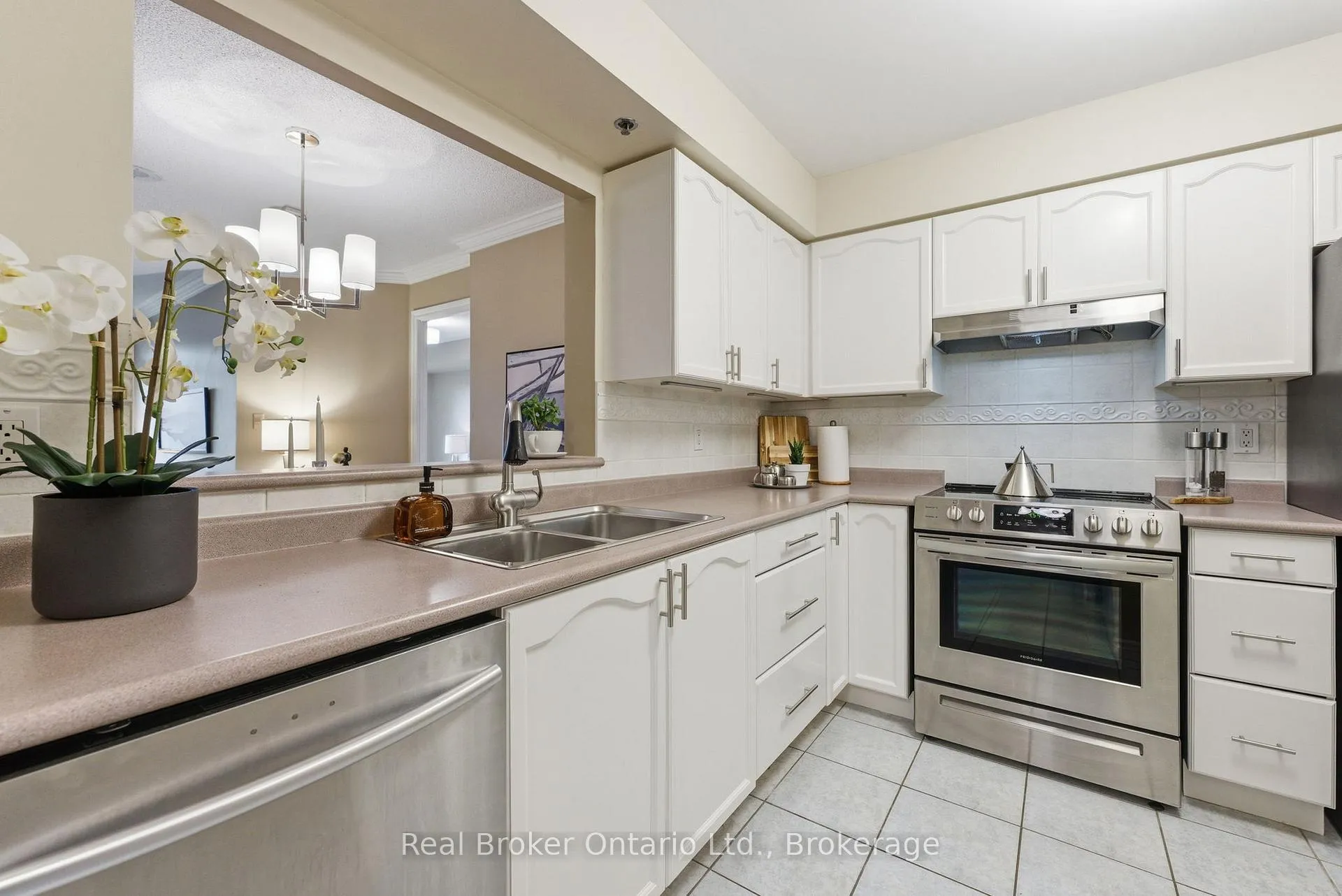 Photo 7 of Unit 1217, 100 Burloak Drive, Burlington, Appleby — HOMEH