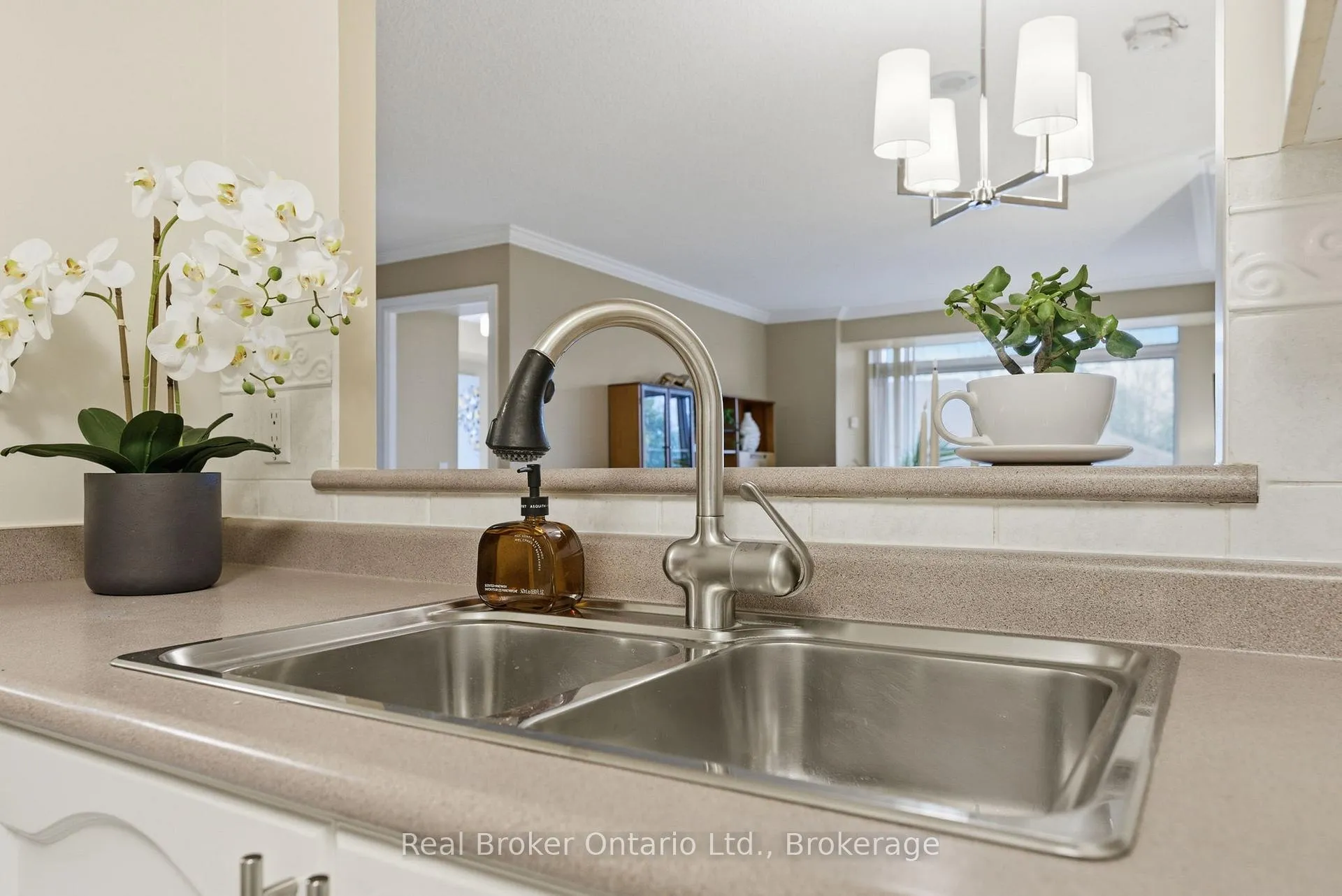 Photo 8 of Unit 1217, 100 Burloak Drive, Burlington, Appleby — HOMEH