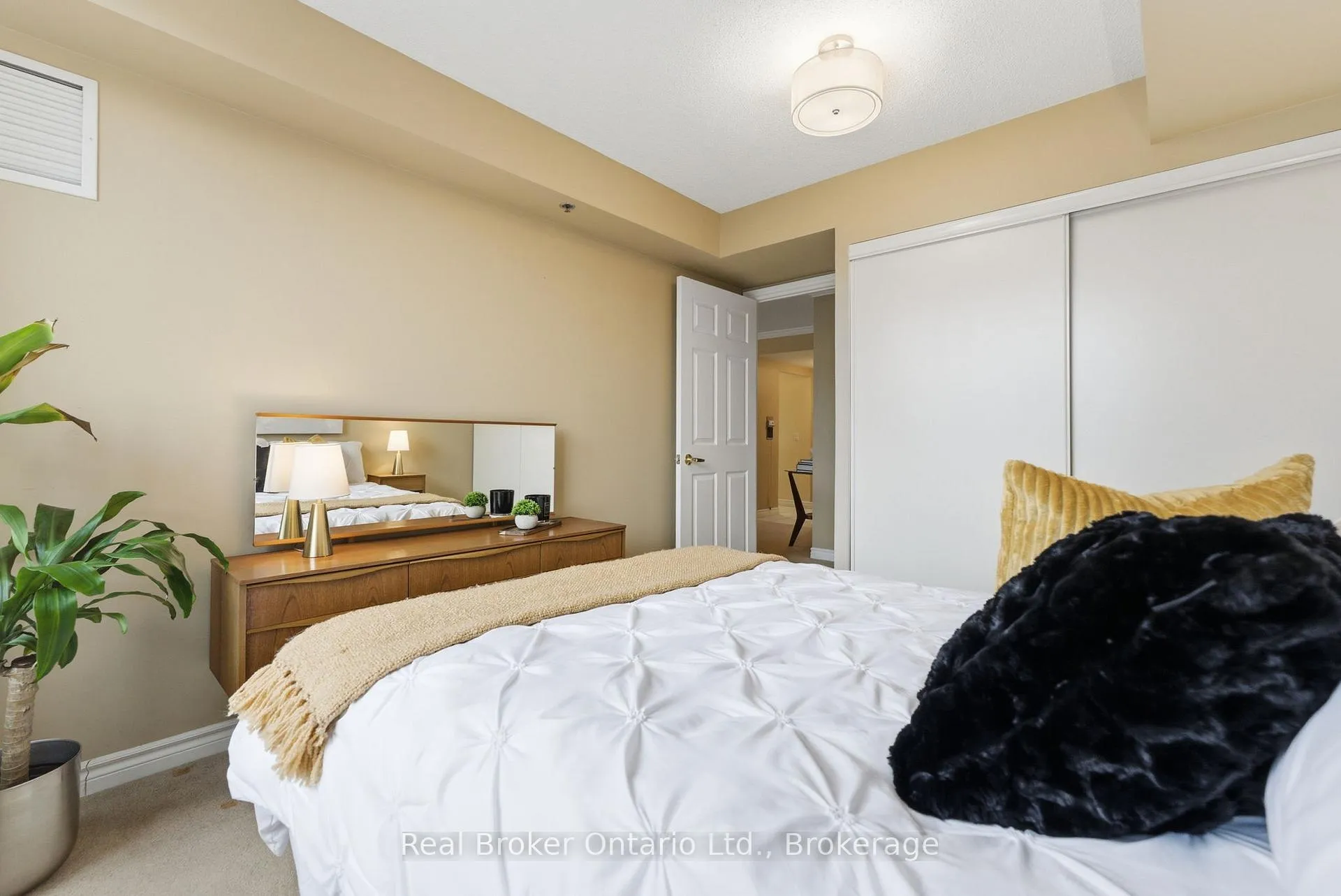 Photo 19 of Unit 1217, 100 Burloak Drive, Burlington, Appleby — HOMEH