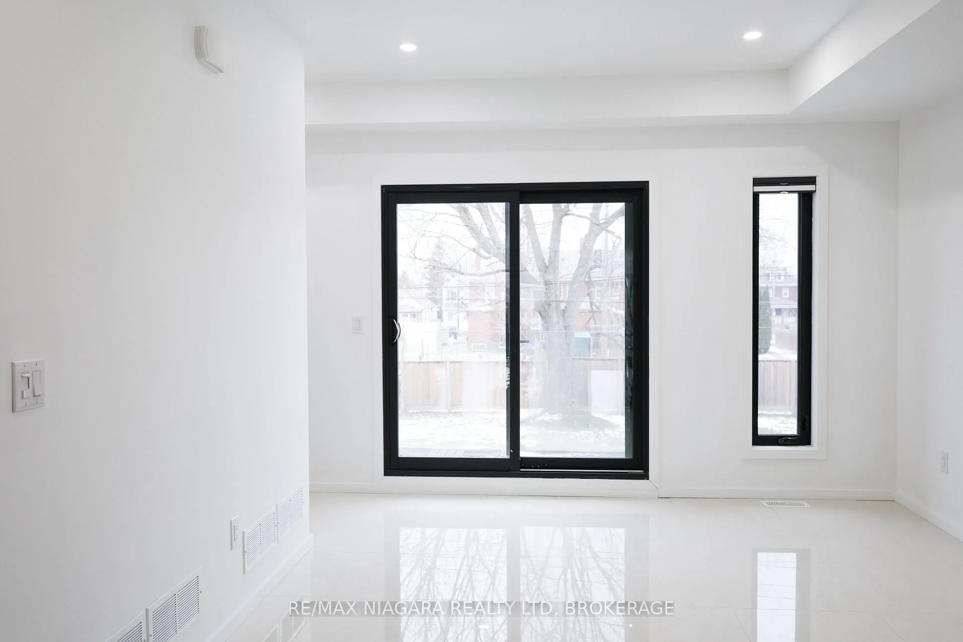 Photo 10 of 68 First Street, Welland, Lincoln/Crowland — HOMEH