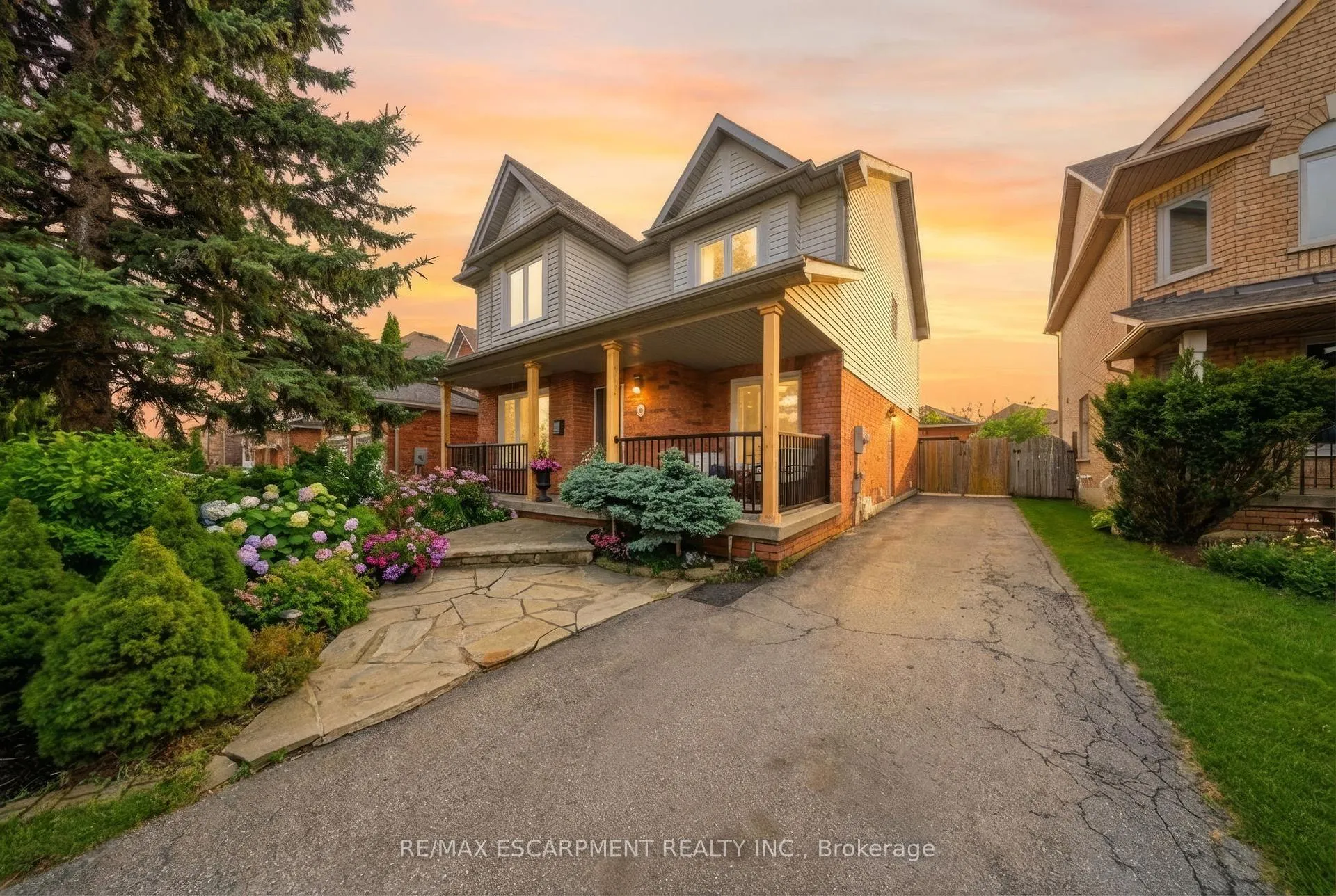 Photo 2 of 66 Segwun Road, Hamilton, Waterdown — HOMEH