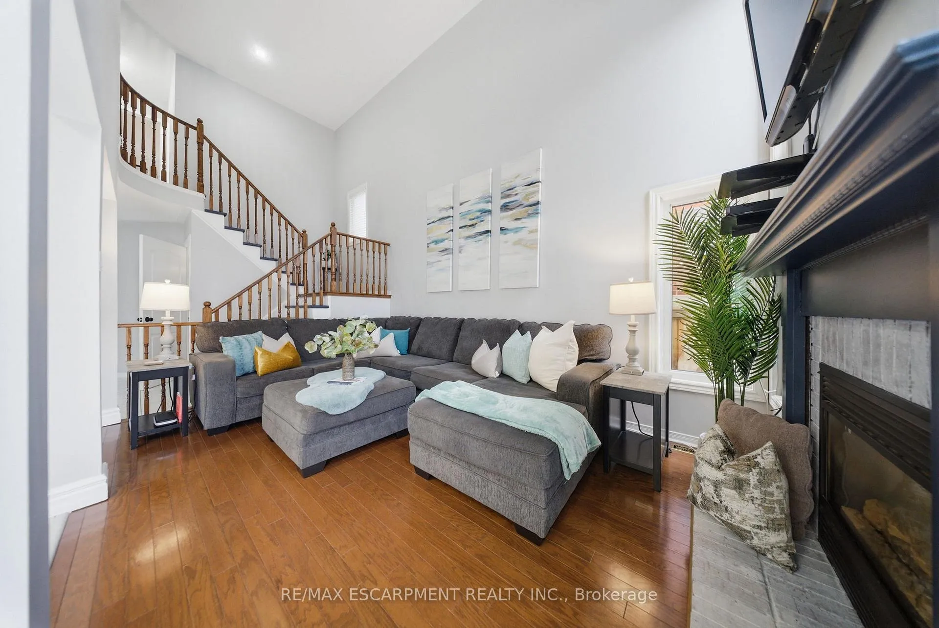 Photo 6 of 66 Segwun Road, Hamilton, Waterdown — HOMEH