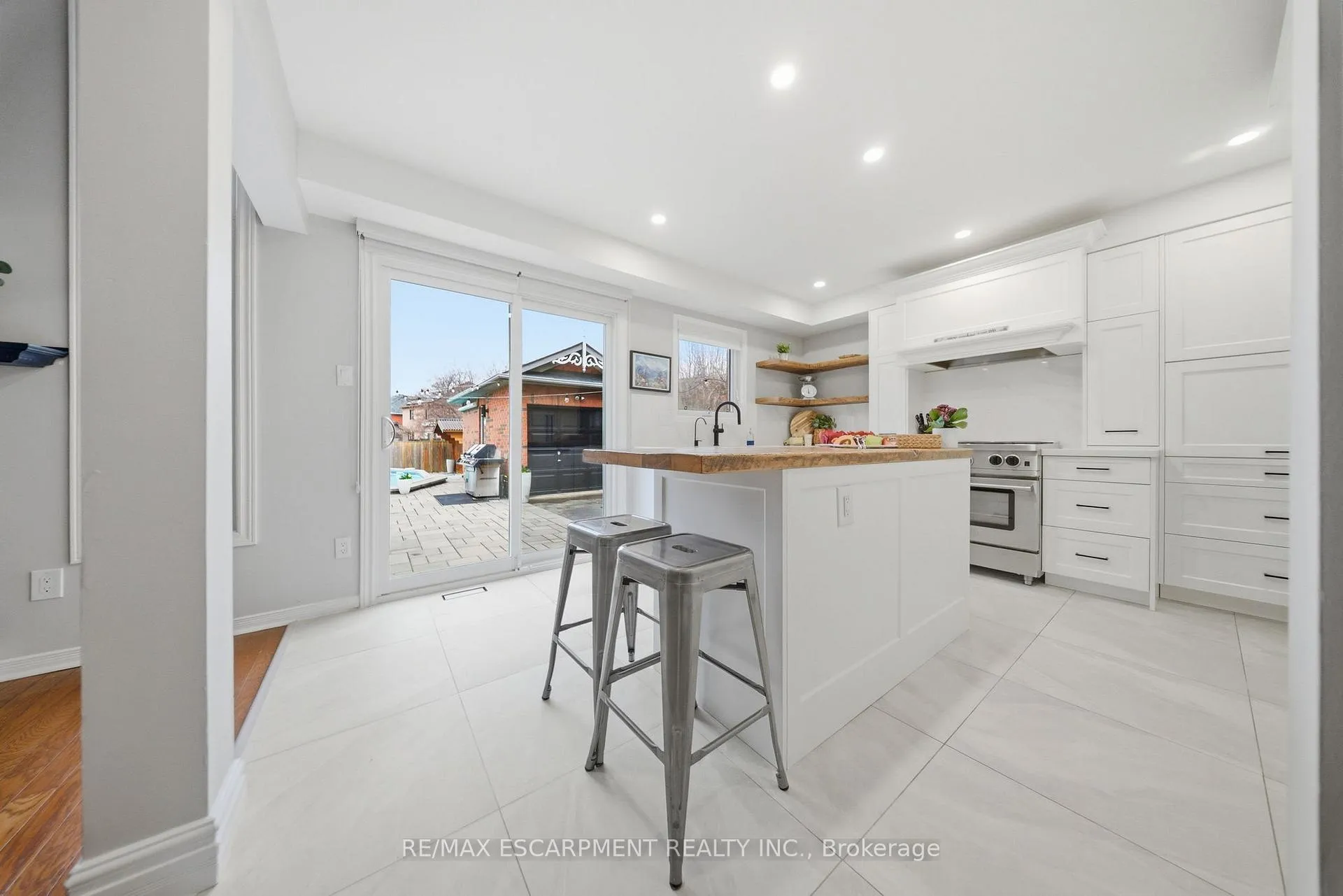 Photo 8 of 66 Segwun Road, Hamilton, Waterdown — HOMEH