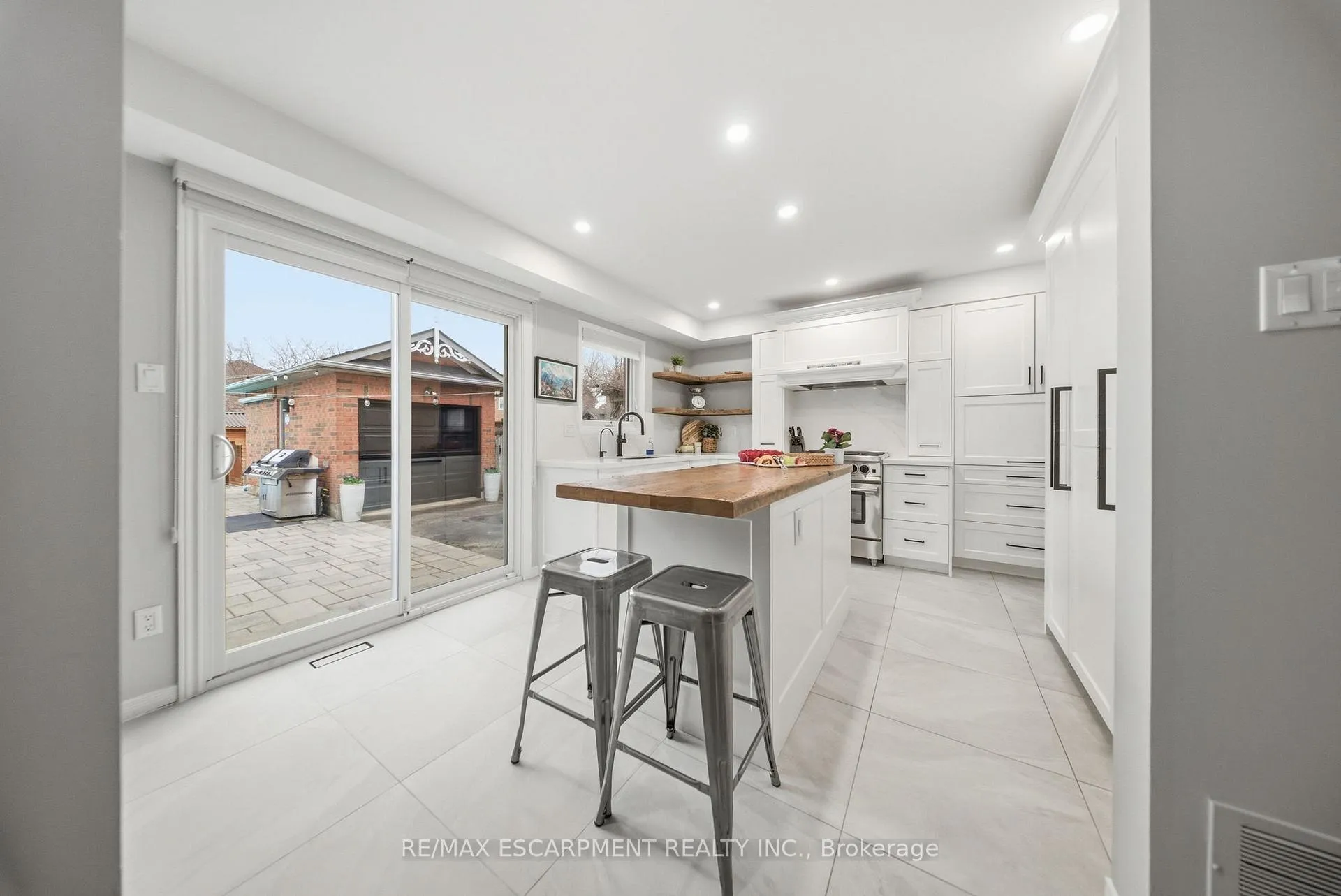 Photo 12 of 66 Segwun Road, Hamilton, Waterdown — HOMEH