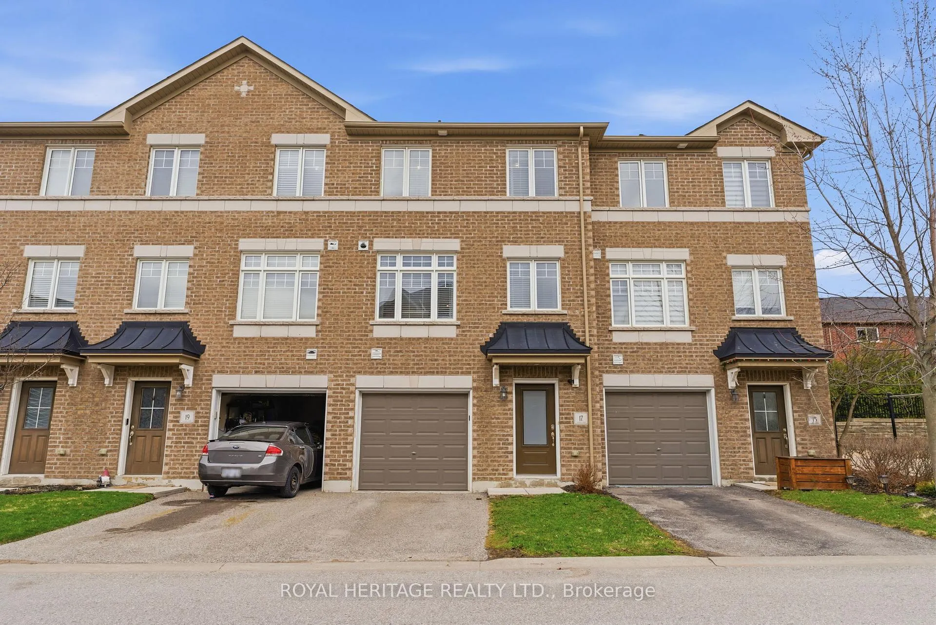 Photo 1 of 17 Ken Bromley Lane, Clarington, Bowmanville — HOMEH