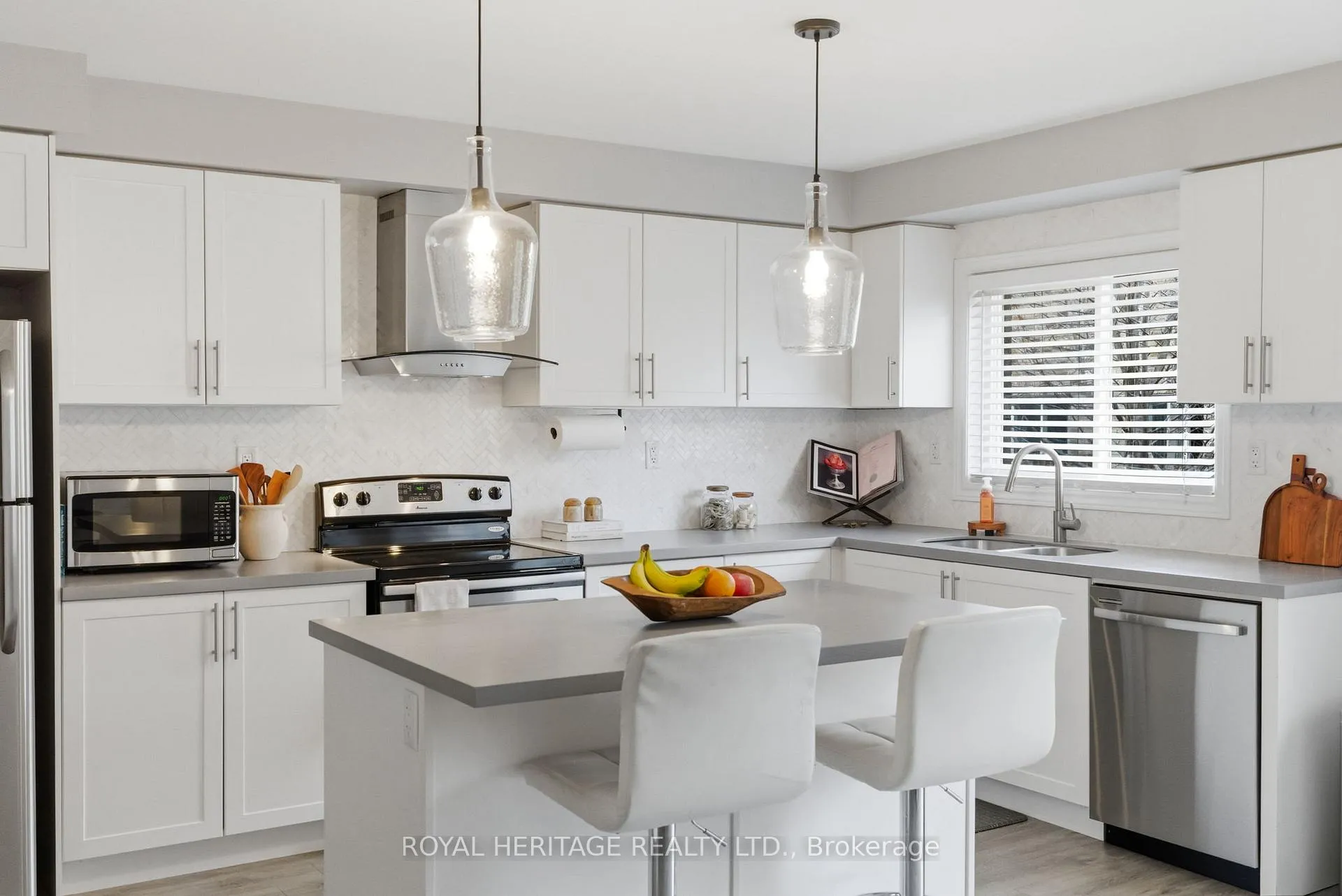 Photo 7 of 17 Ken Bromley Lane, Clarington, Bowmanville — HOMEH