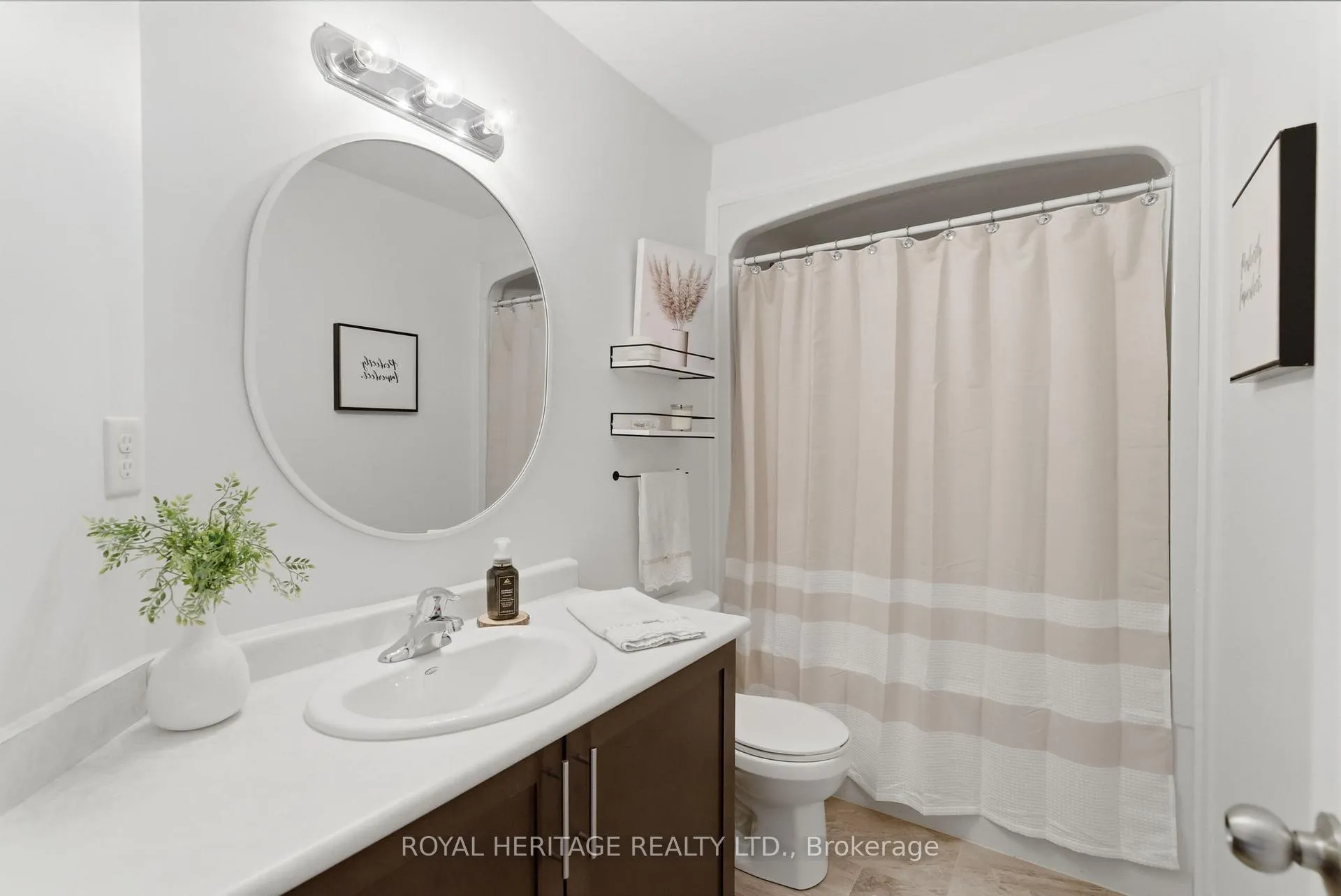 Photo 35 of 17 Ken Bromley Lane, Clarington, Bowmanville — HOMEH