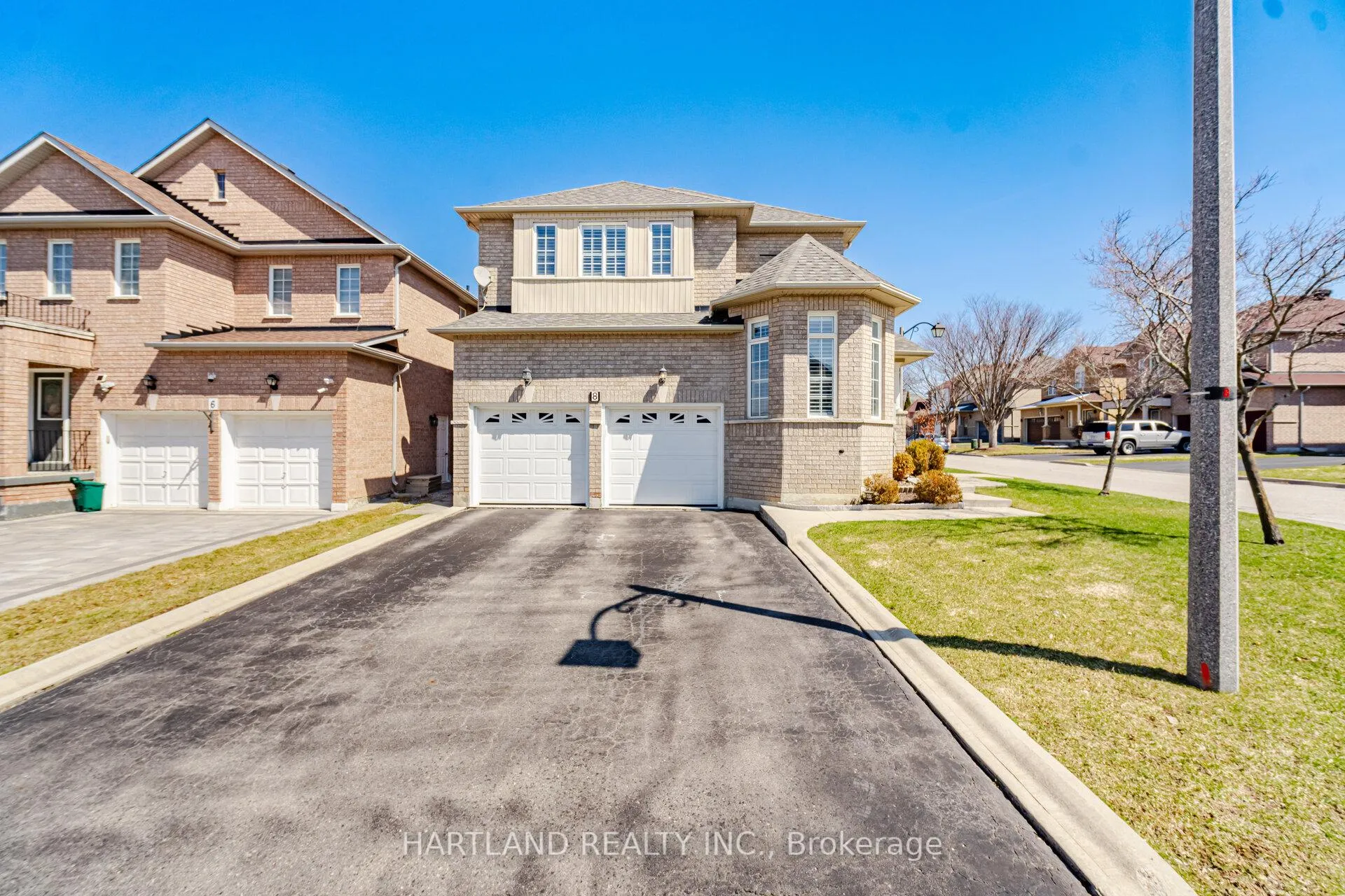 Photo 4 of 8 Westchester Crescent, Markham, Berczy — HOMEH