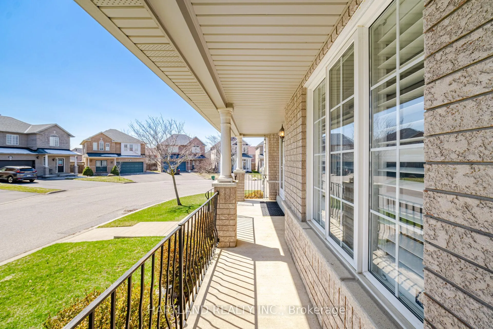 Photo 6 of 8 Westchester Crescent, Markham, Berczy — HOMEH
