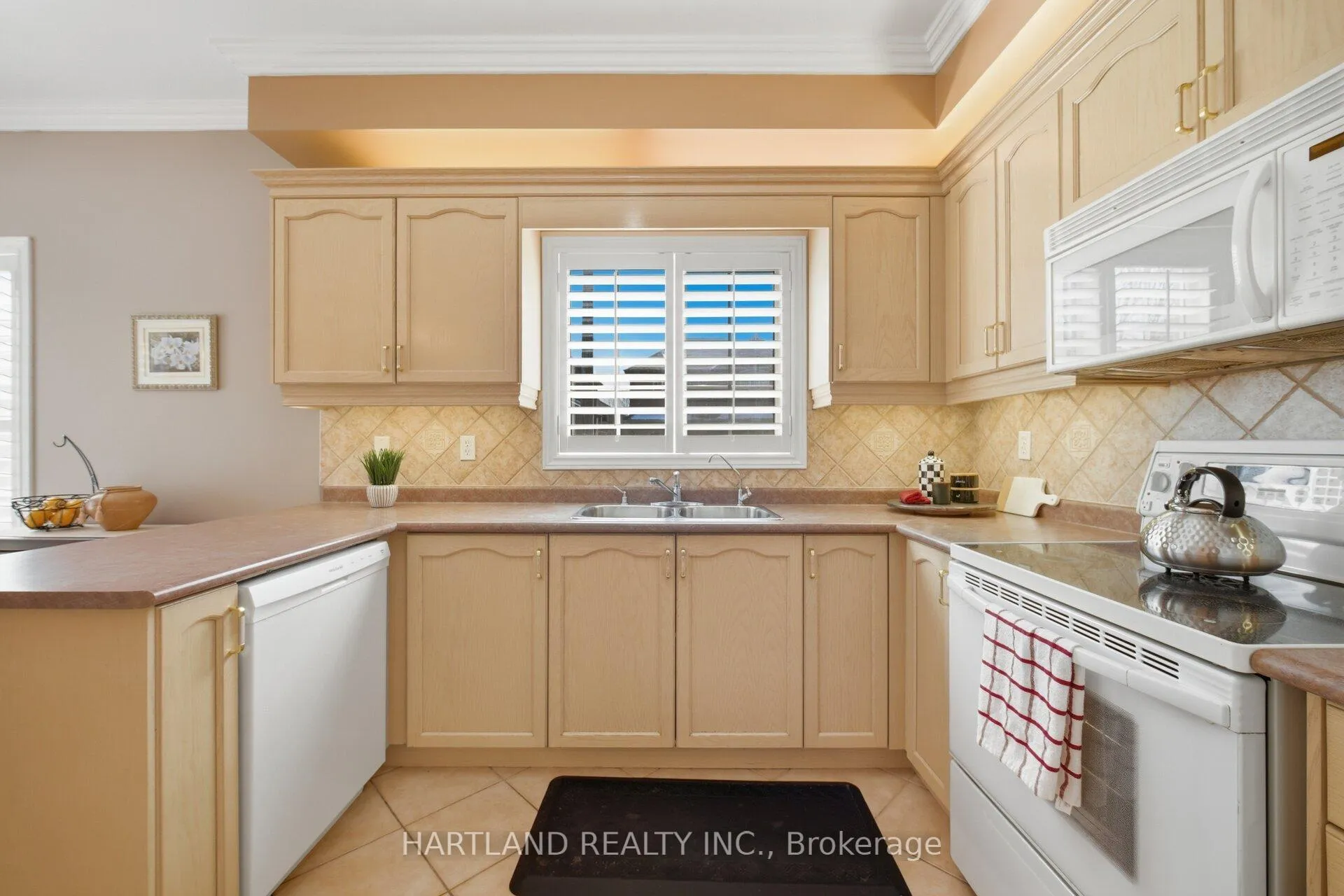 Photo 16 of 8 Westchester Crescent, Markham, Berczy — HOMEH