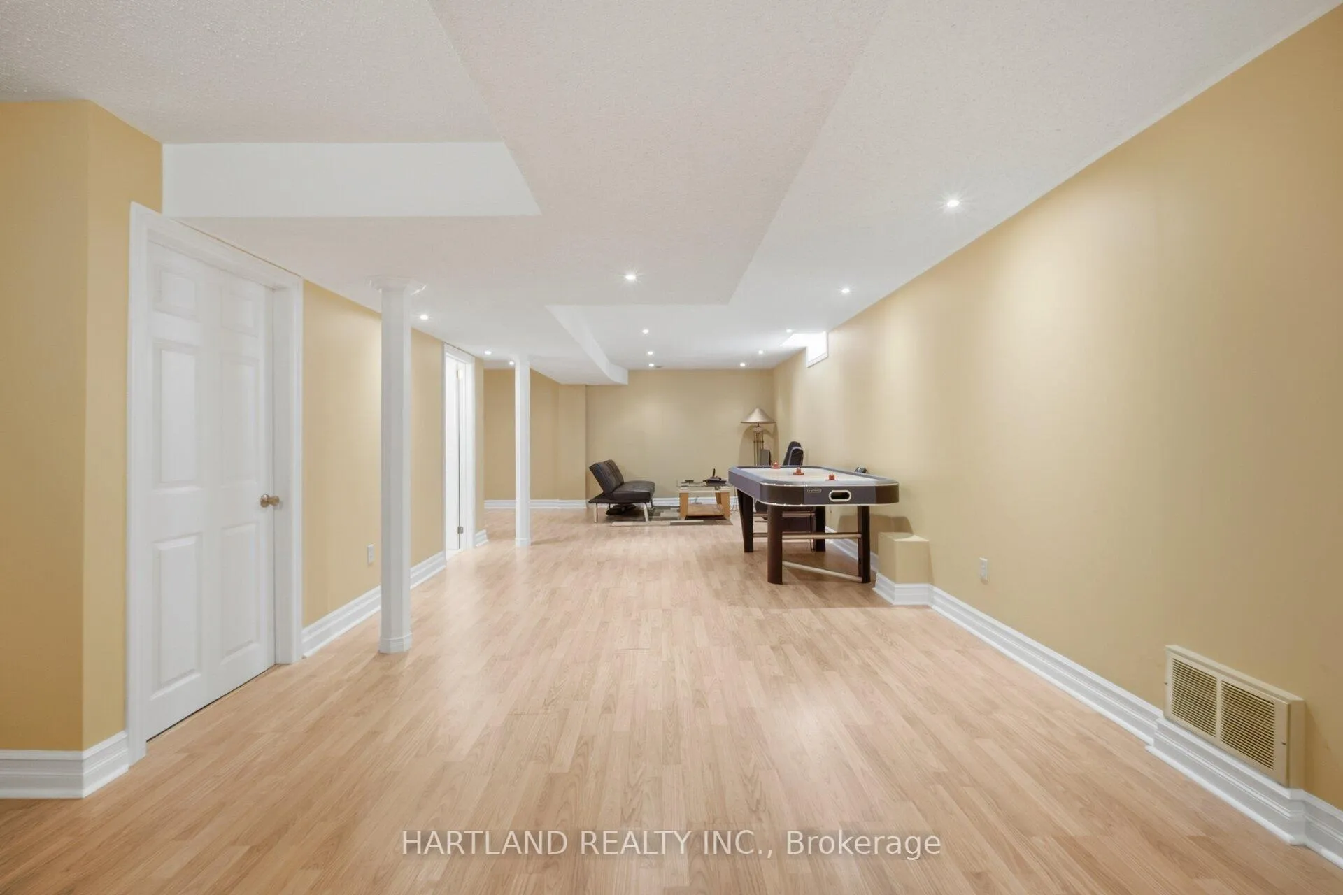 Photo 39 of 8 Westchester Crescent, Markham, Berczy — HOMEH