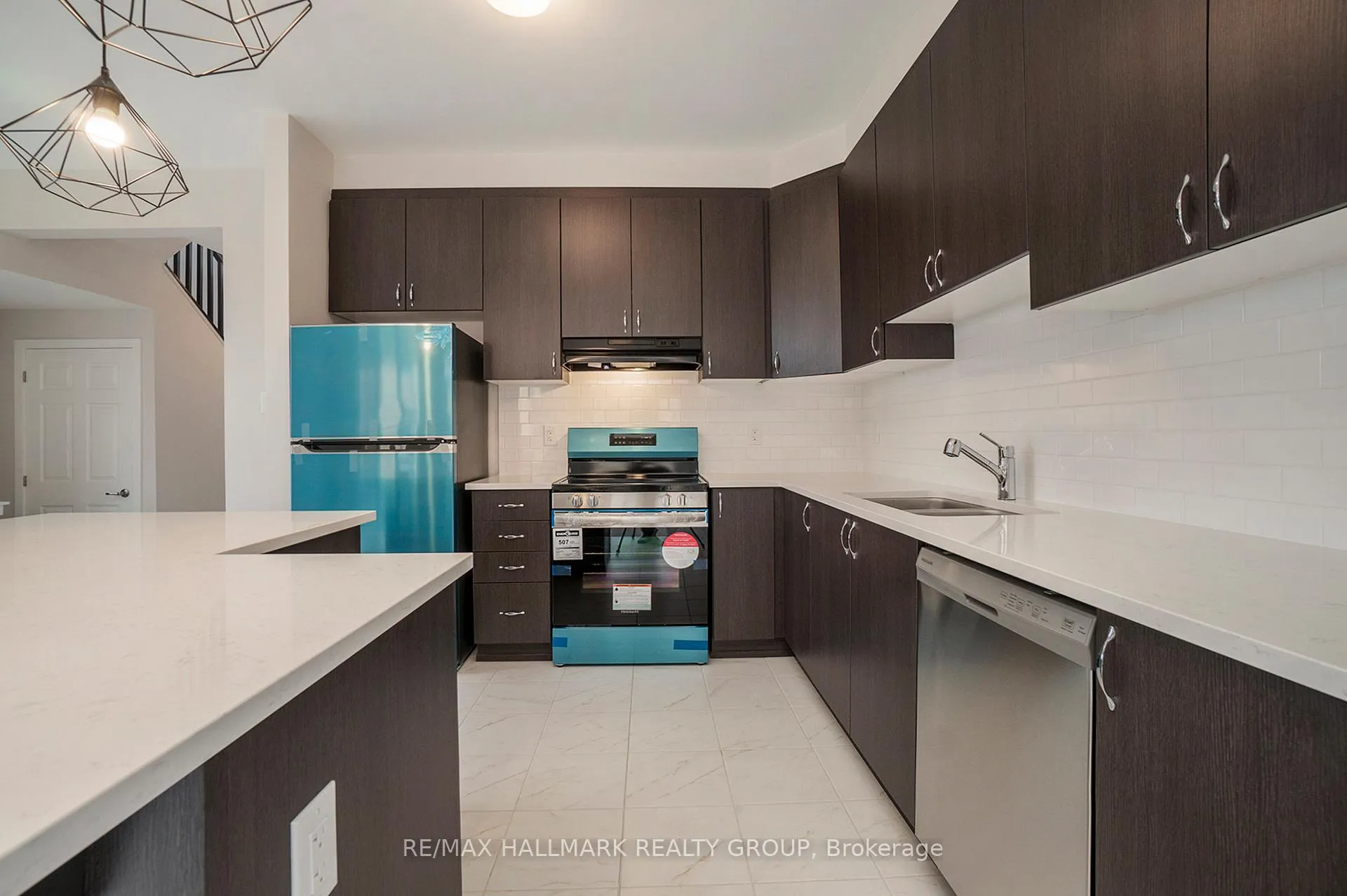 Photo 12 of 722 Quilter Row, Ottawa, Goulbourn Twp From Franktown Rd/South To Rideau — HOMEH