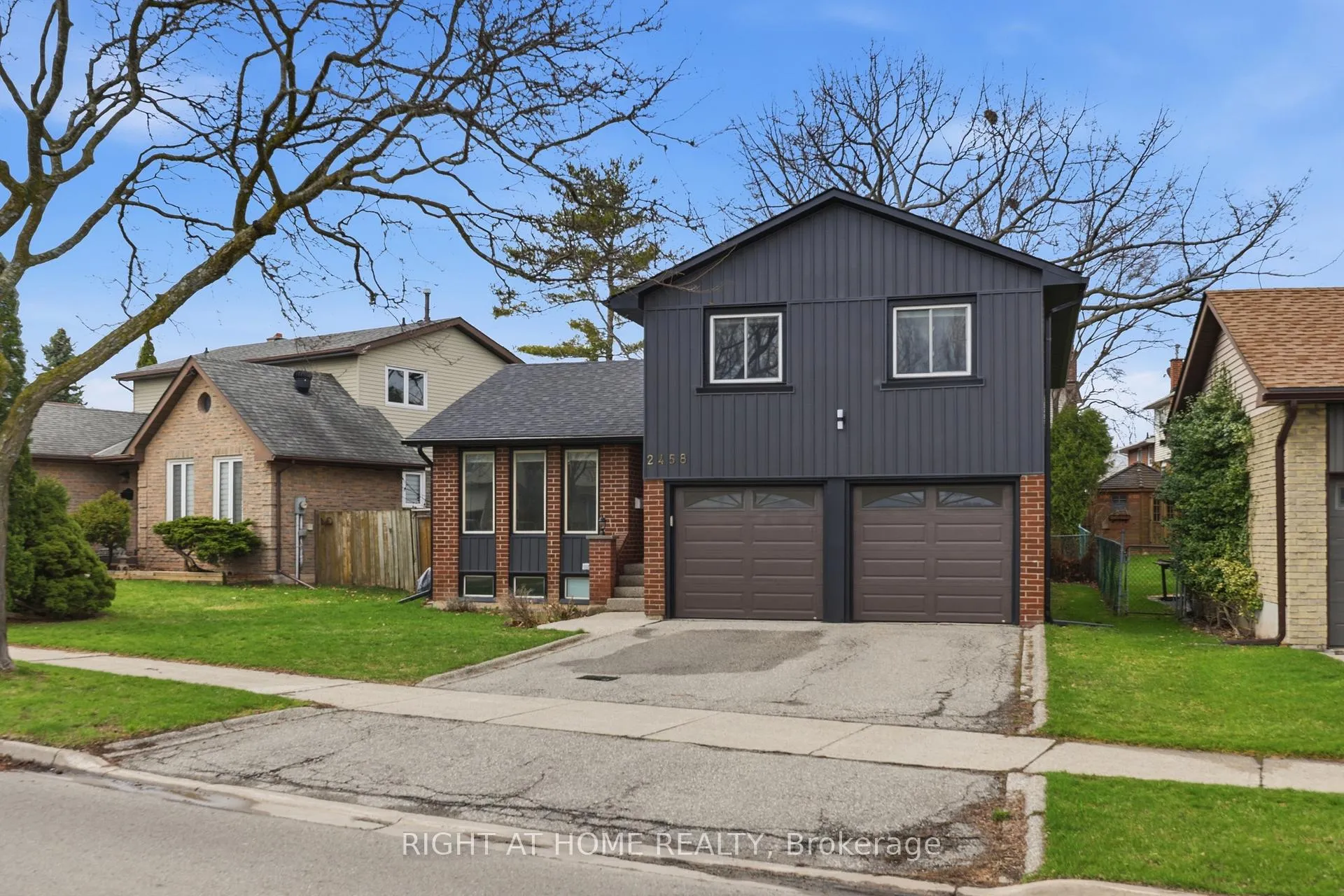 Photo 2 of 2458 Cavendish Drive, Burlington, Brant Hills — HOMEH