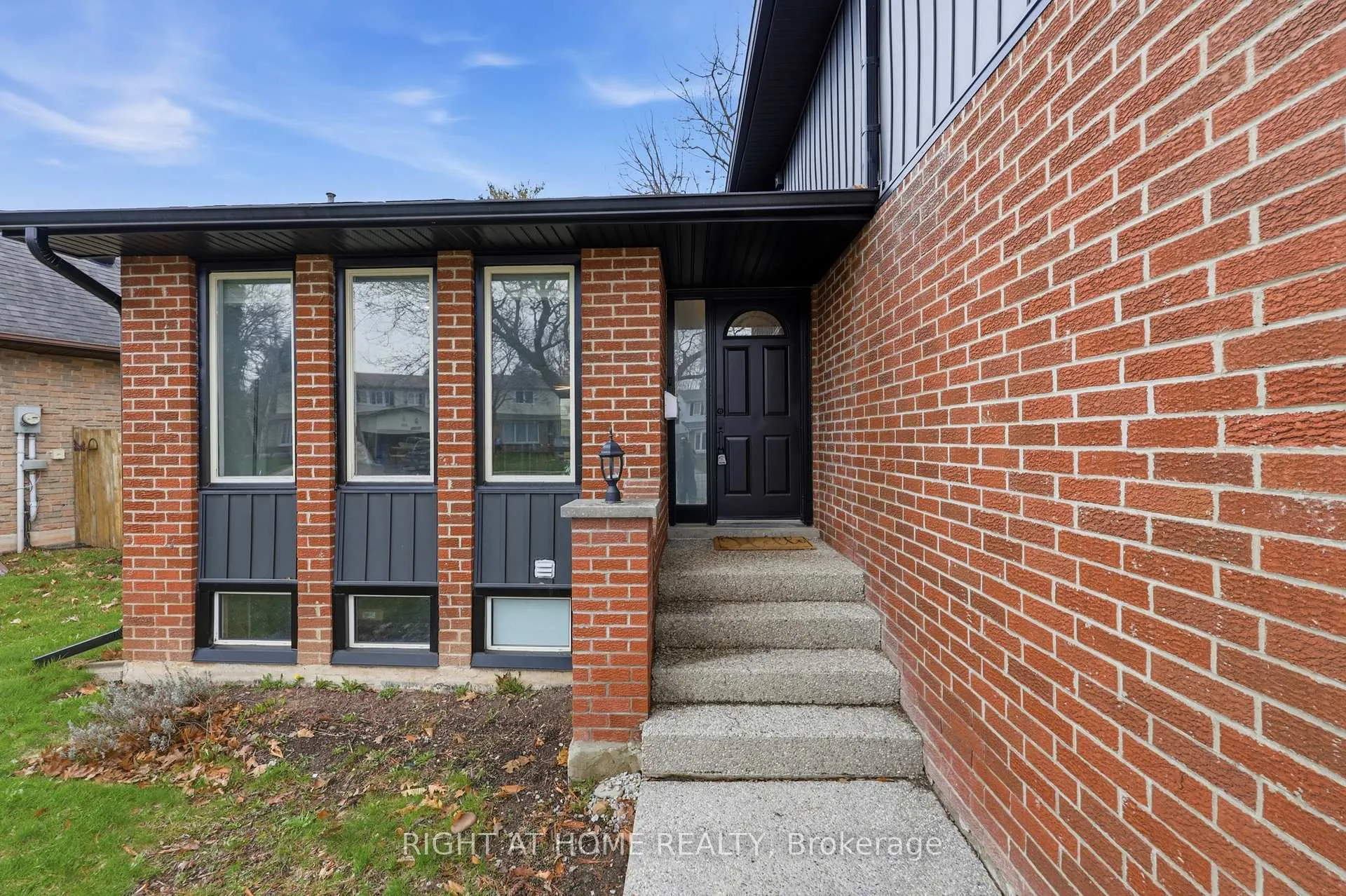 Photo 5 of 2458 Cavendish Drive, Burlington, Brant Hills — HOMEH