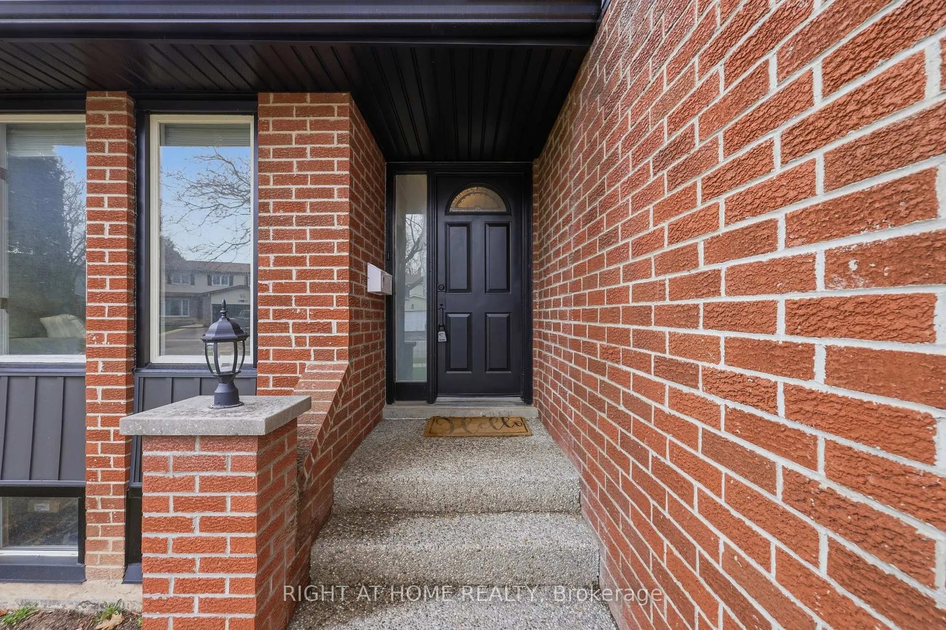 Photo 6 of 2458 Cavendish Drive, Burlington, Brant Hills — HOMEH