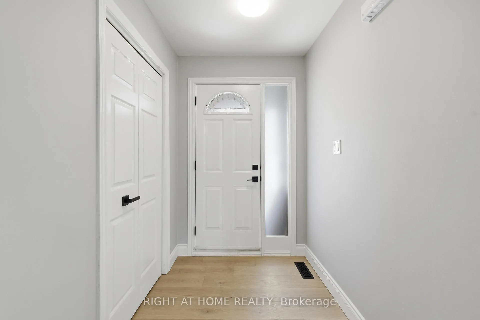 Photo 7 of 2458 Cavendish Drive, Burlington, Brant Hills — HOMEH
