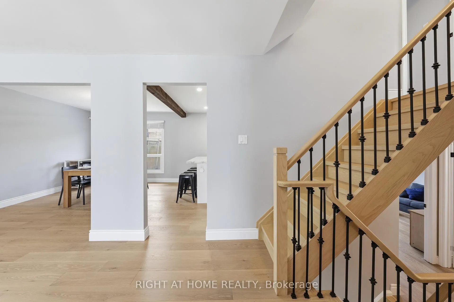 Photo 8 of 2458 Cavendish Drive, Burlington, Brant Hills — HOMEH