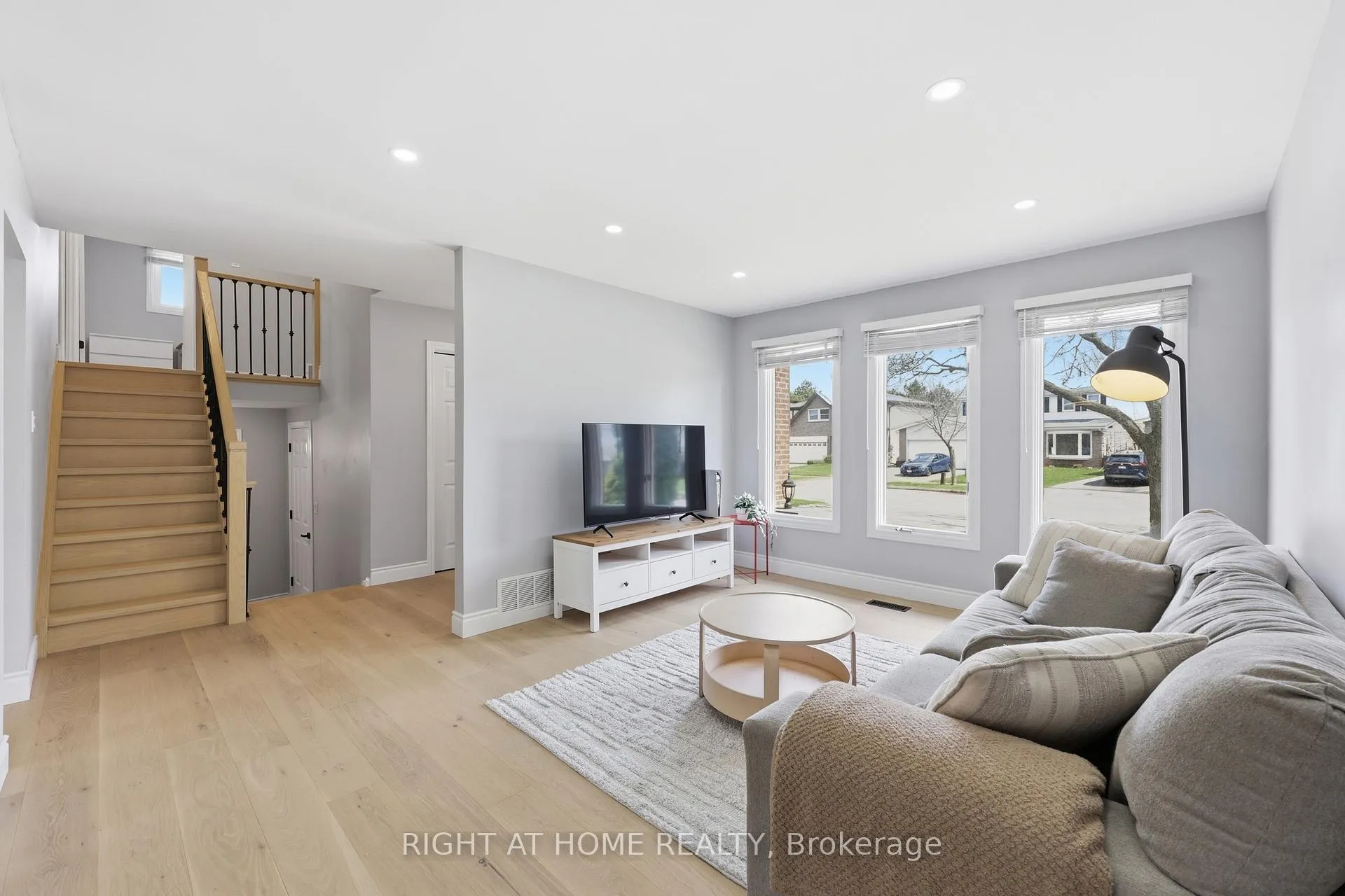 Photo 10 of 2458 Cavendish Drive, Burlington, Brant Hills — HOMEH