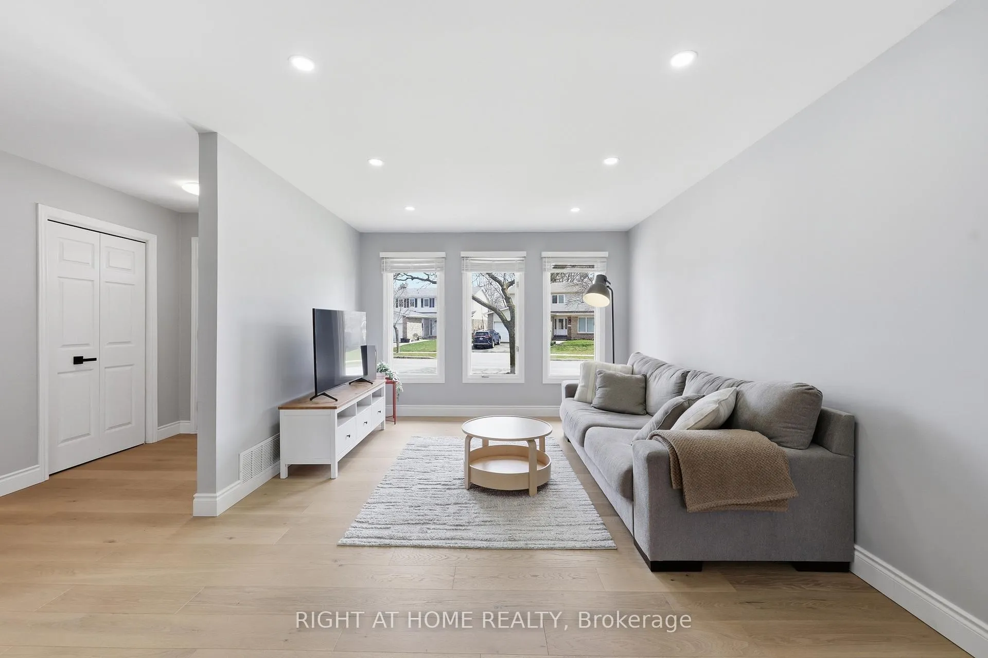 Photo 12 of 2458 Cavendish Drive, Burlington, Brant Hills — HOMEH