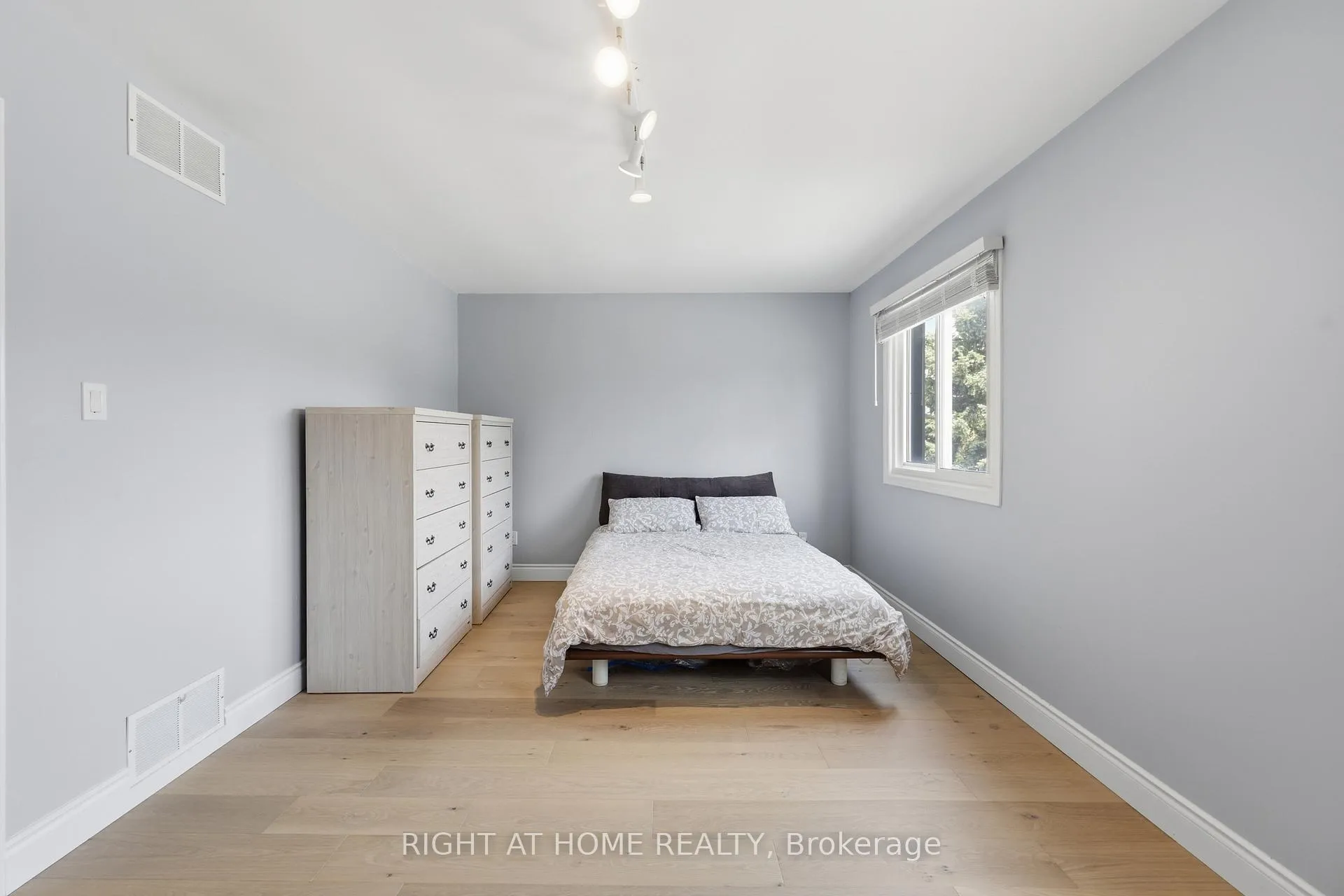 Photo 20 of 2458 Cavendish Drive, Burlington, Brant Hills — HOMEH