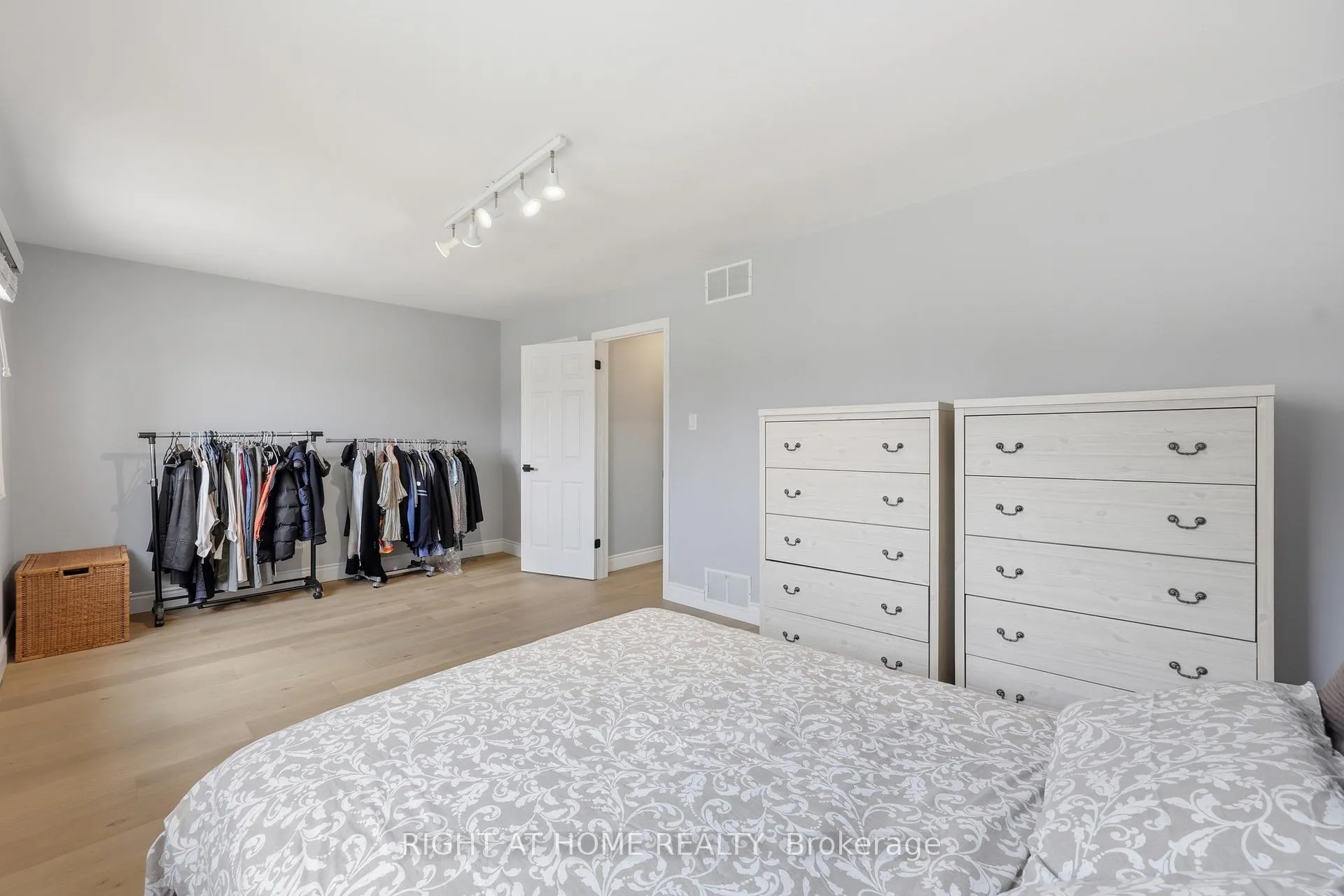 Photo 22 of 2458 Cavendish Drive, Burlington, Brant Hills — HOMEH