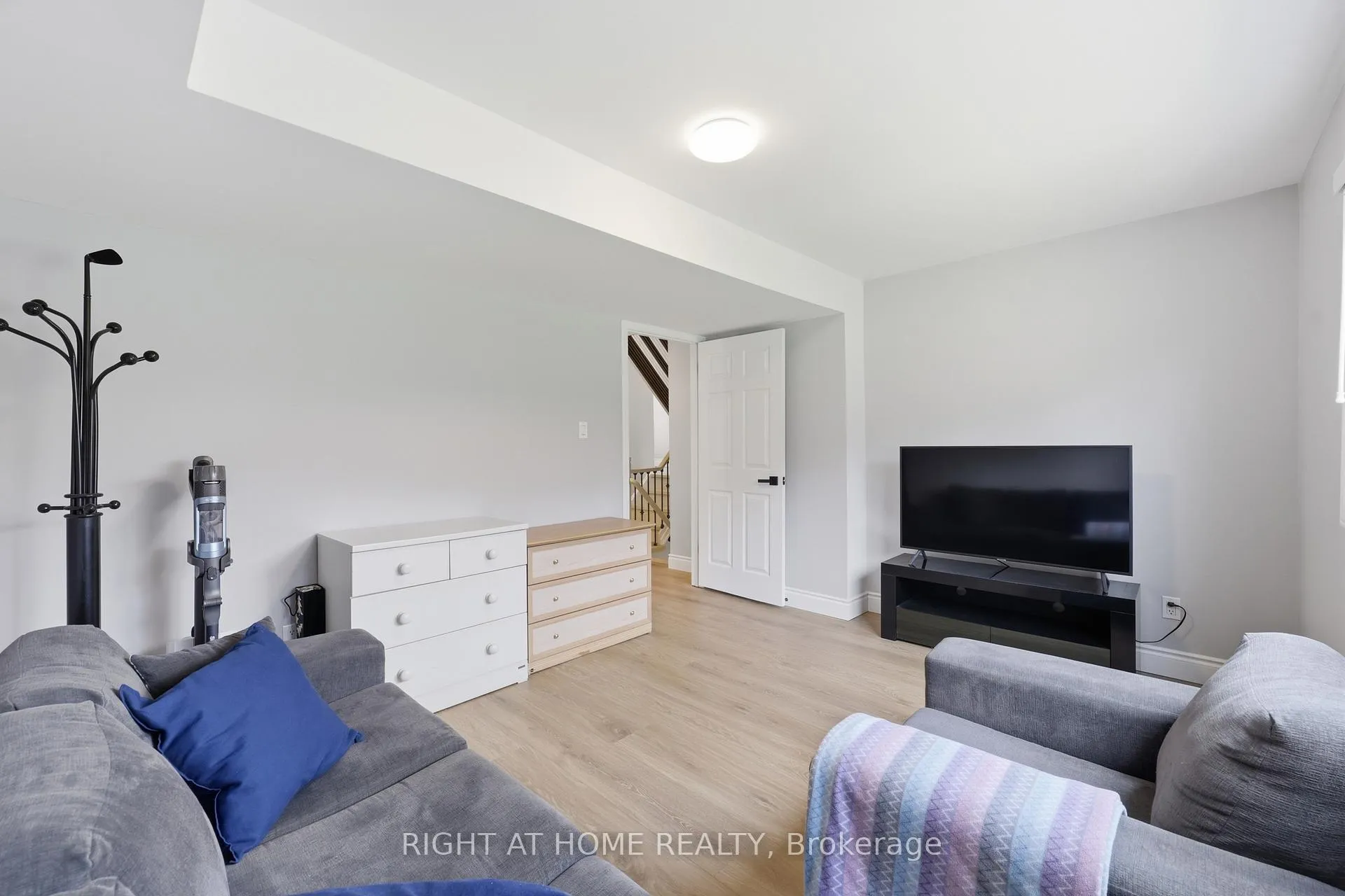 Photo 27 of 2458 Cavendish Drive, Burlington, Brant Hills — HOMEH