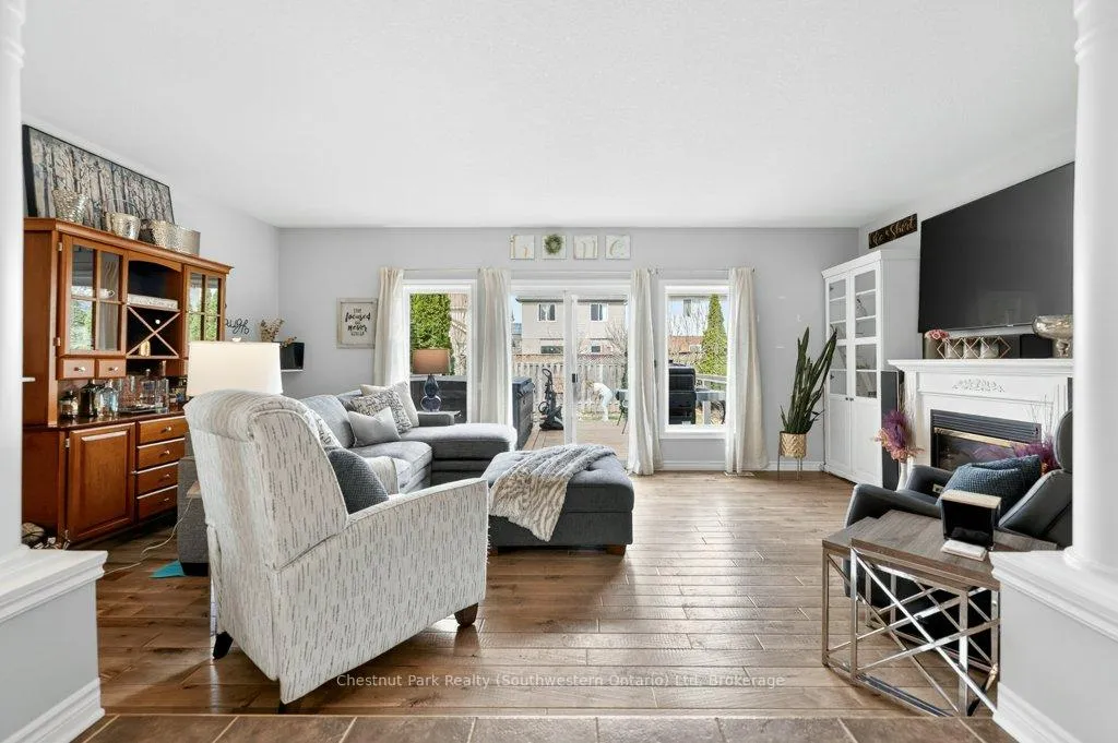 Photo 1 of 157 Lynch Circle, Guelph, Pineridge/Westminster Woods — HOMEH